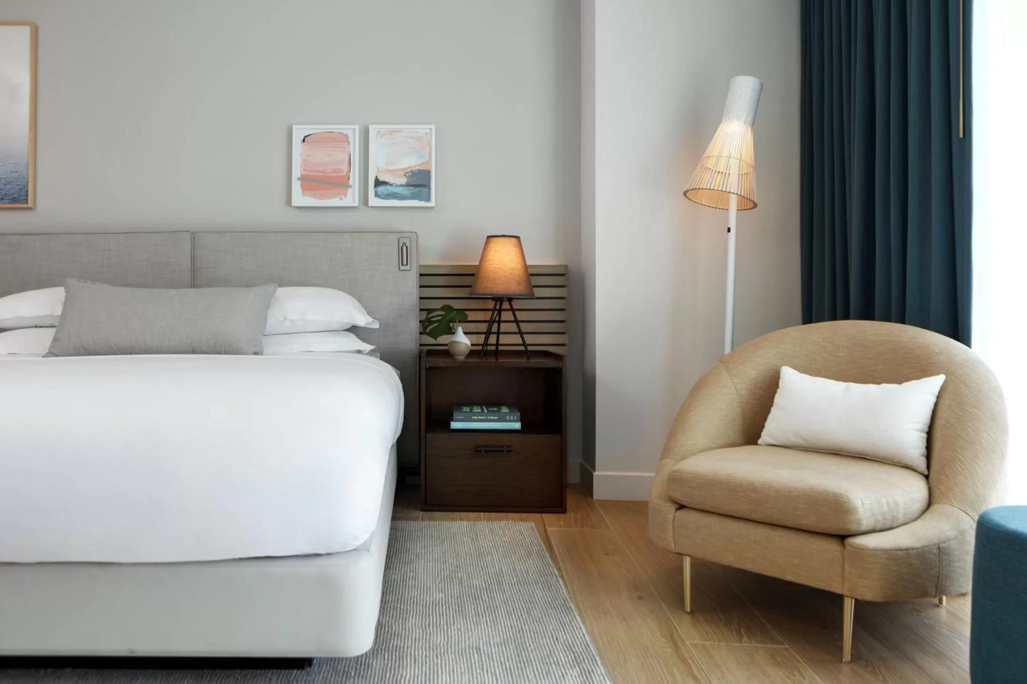 Photo of the whole room, Bed in Kimpton EPIC Hotel by IHG