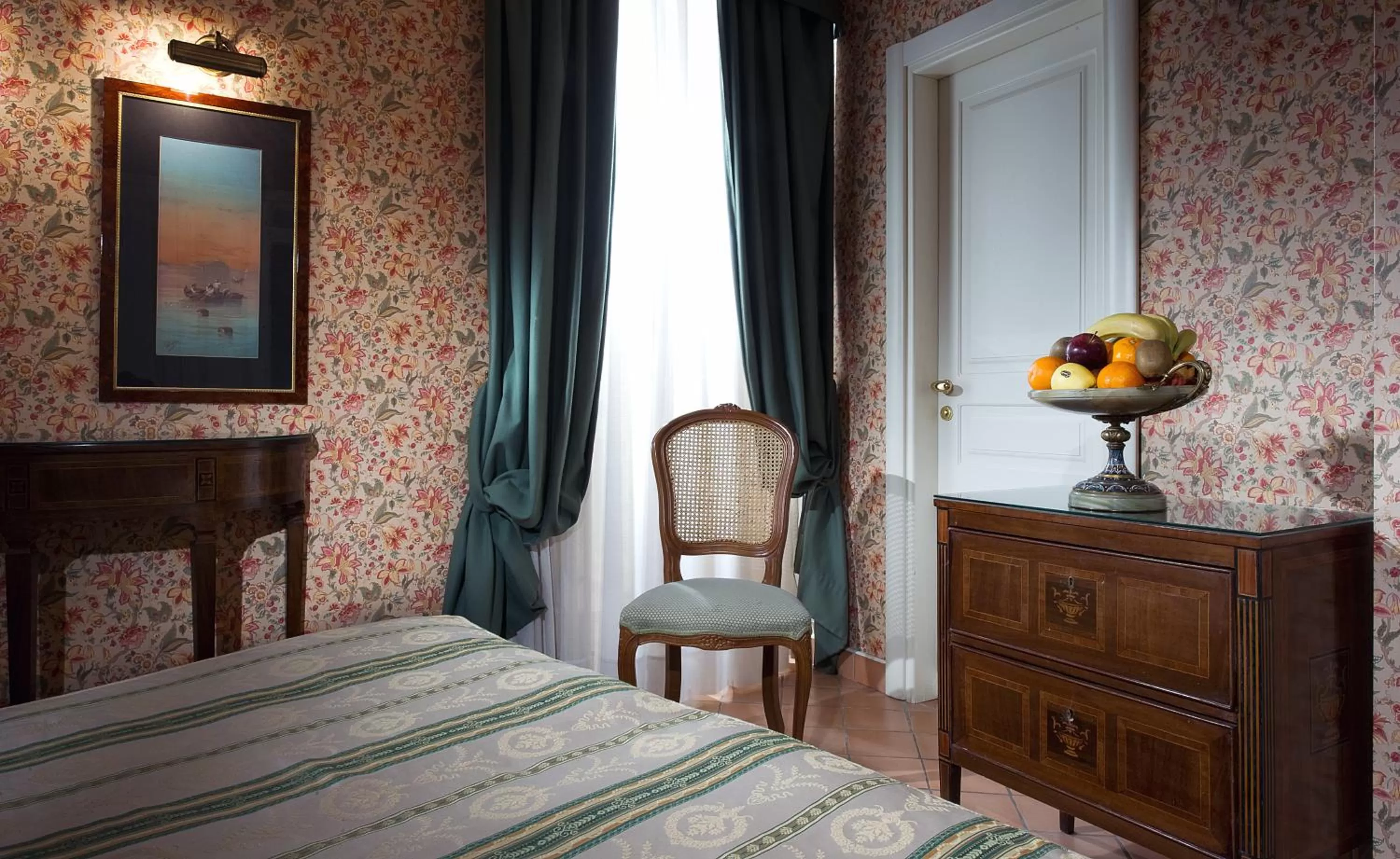 Bed in Chiaja Hotel de Charme