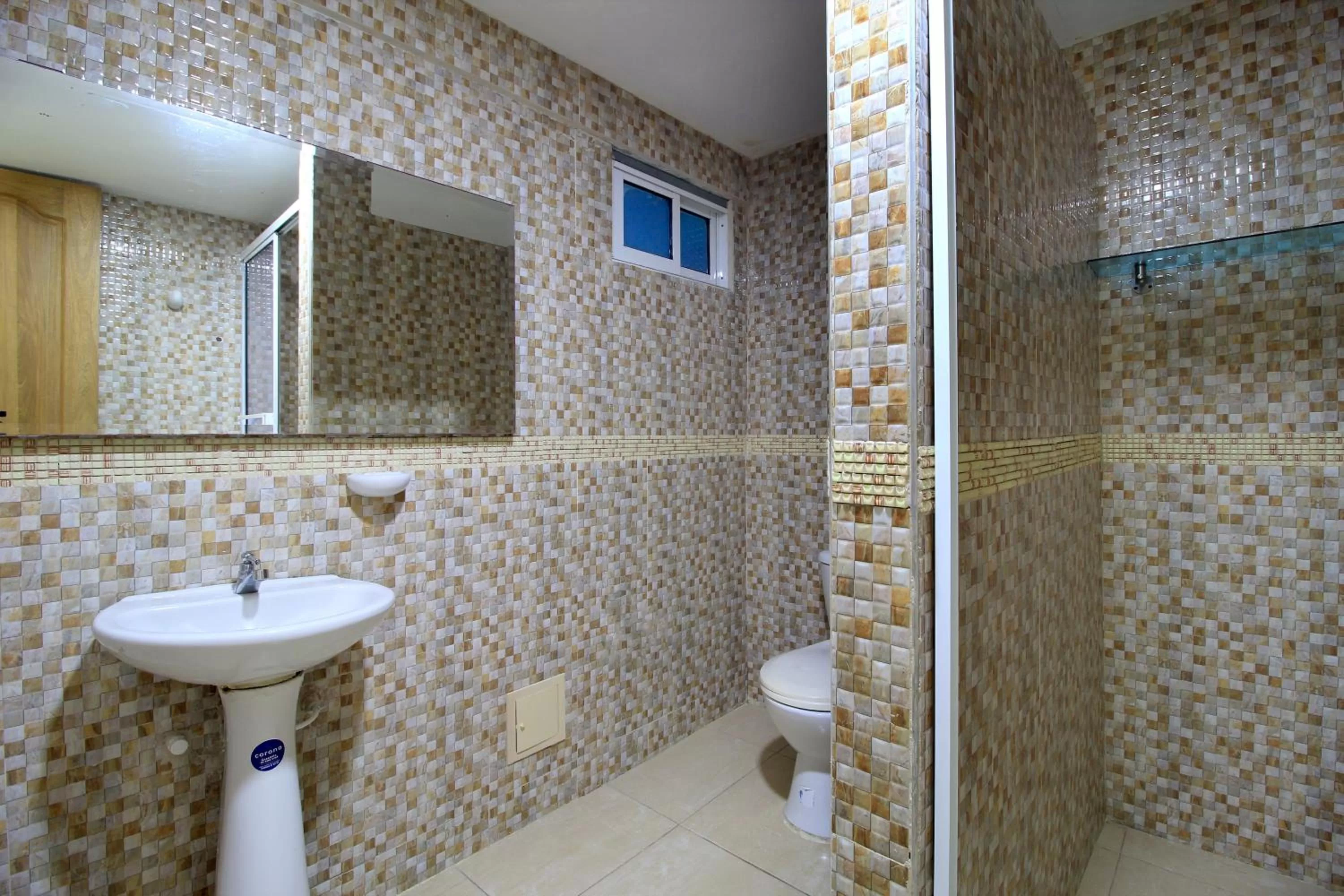 Shower in Hotel Abi Inn By GEH Suites