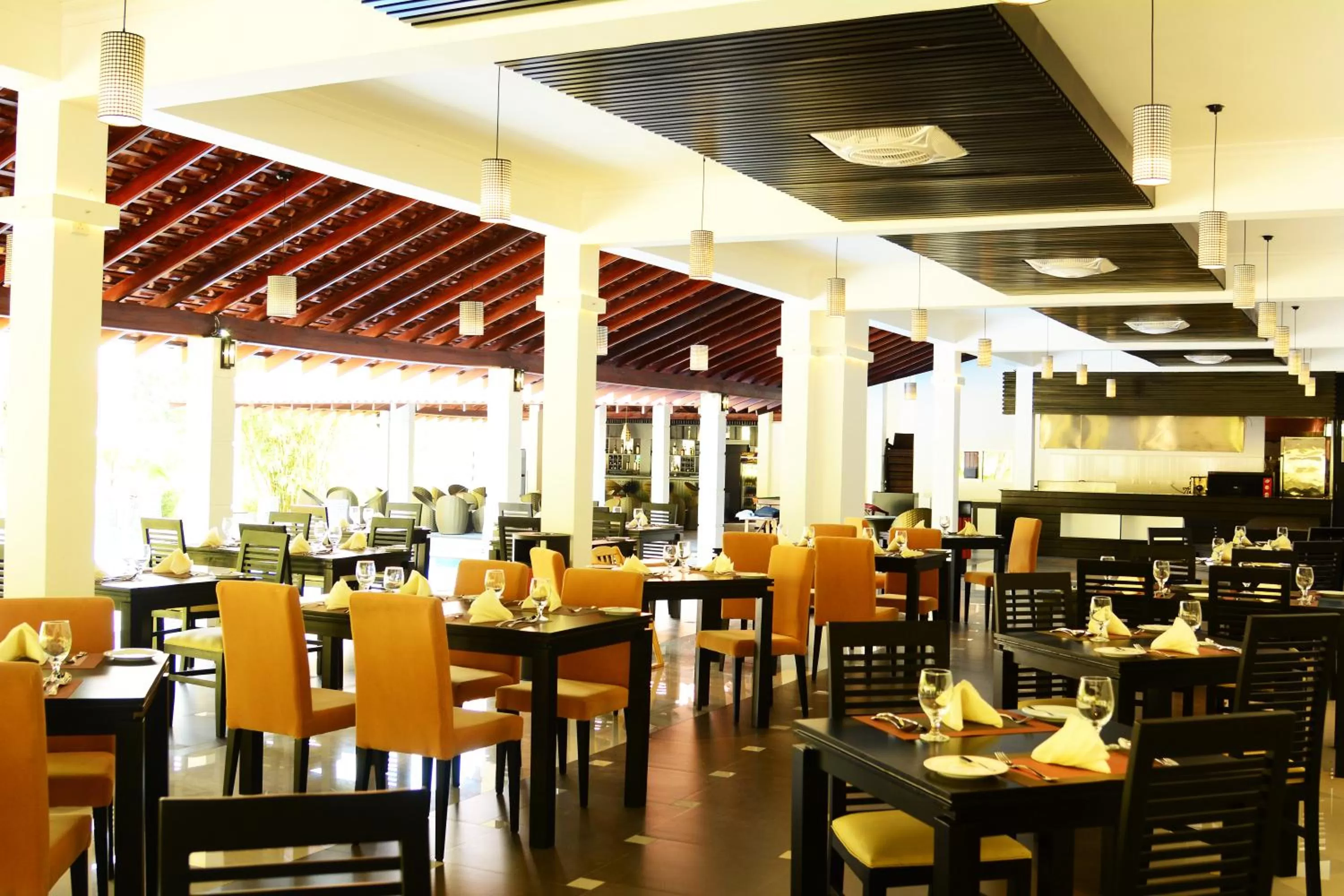 Restaurant/places to eat in The Covanro Airport Hotel - Katunayake