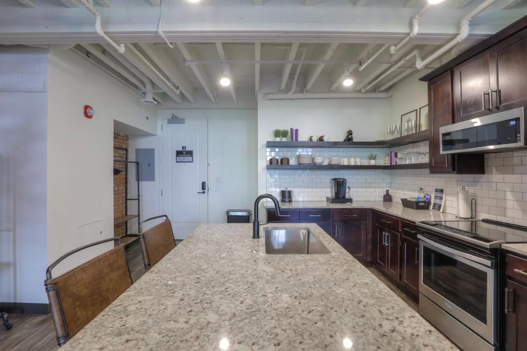 Kitchen or kitchenette in Studio 154 Hotel