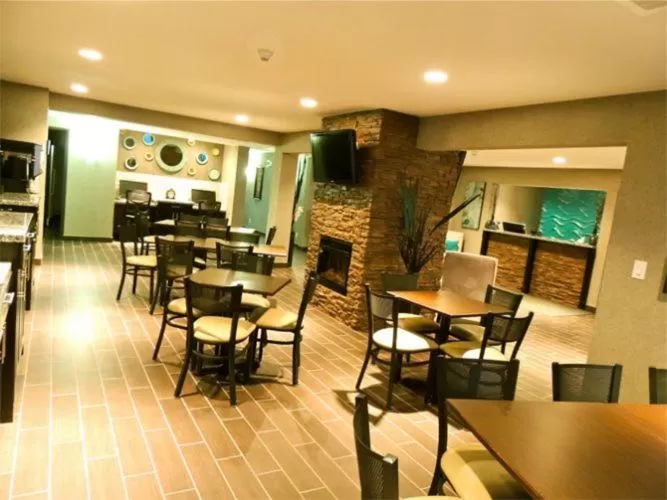 Restaurant/places to eat in Western Star Inn & Suites Esterhazy