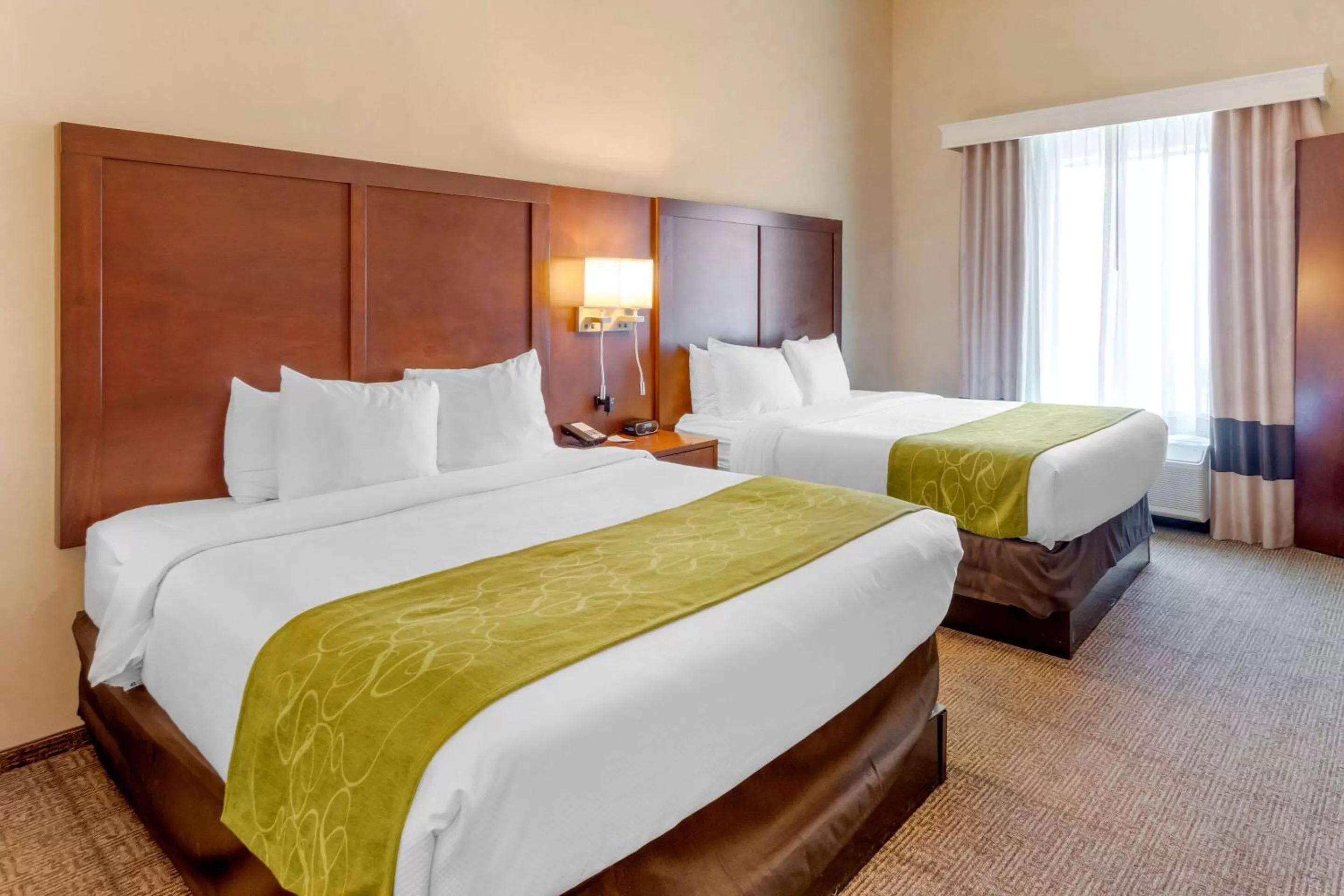 Photo of the whole room, Bed in Comfort Suites St George - University Area