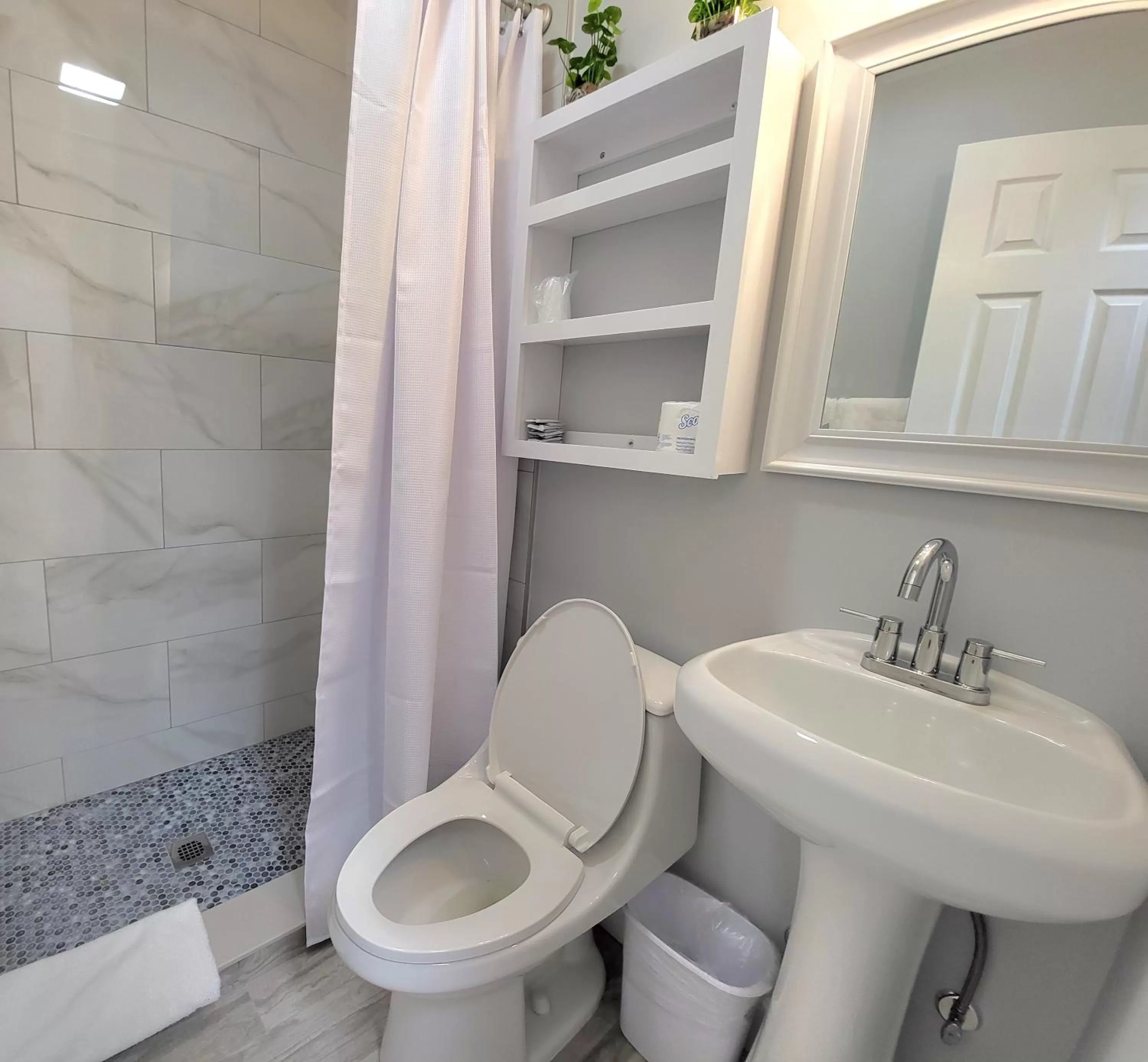 Bathroom in Barefoot mailman motel