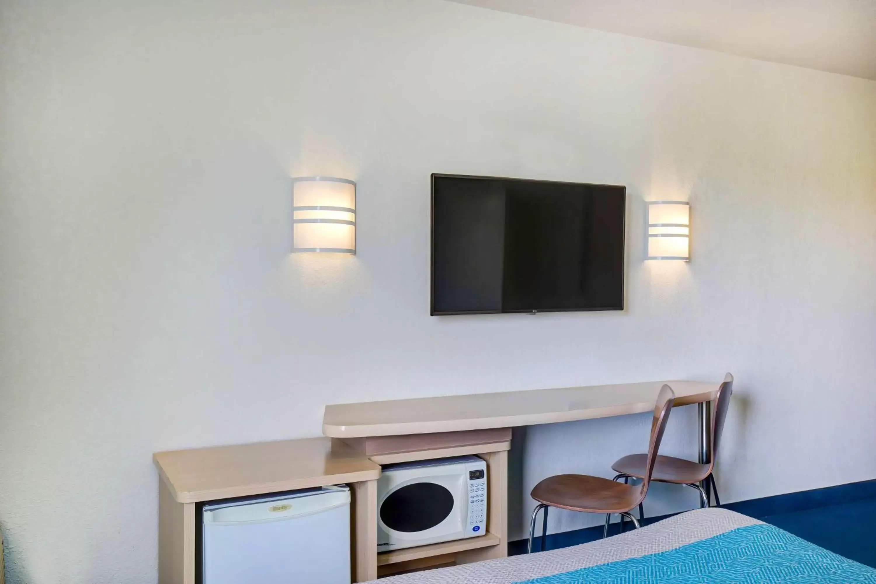 Queen Room - Disability Access - Roll in Shower in Motel 6-Grande Prairie, AB Queen Room - Disability Access - Roll in Shower in Motel 6-Grande Prairie, AB