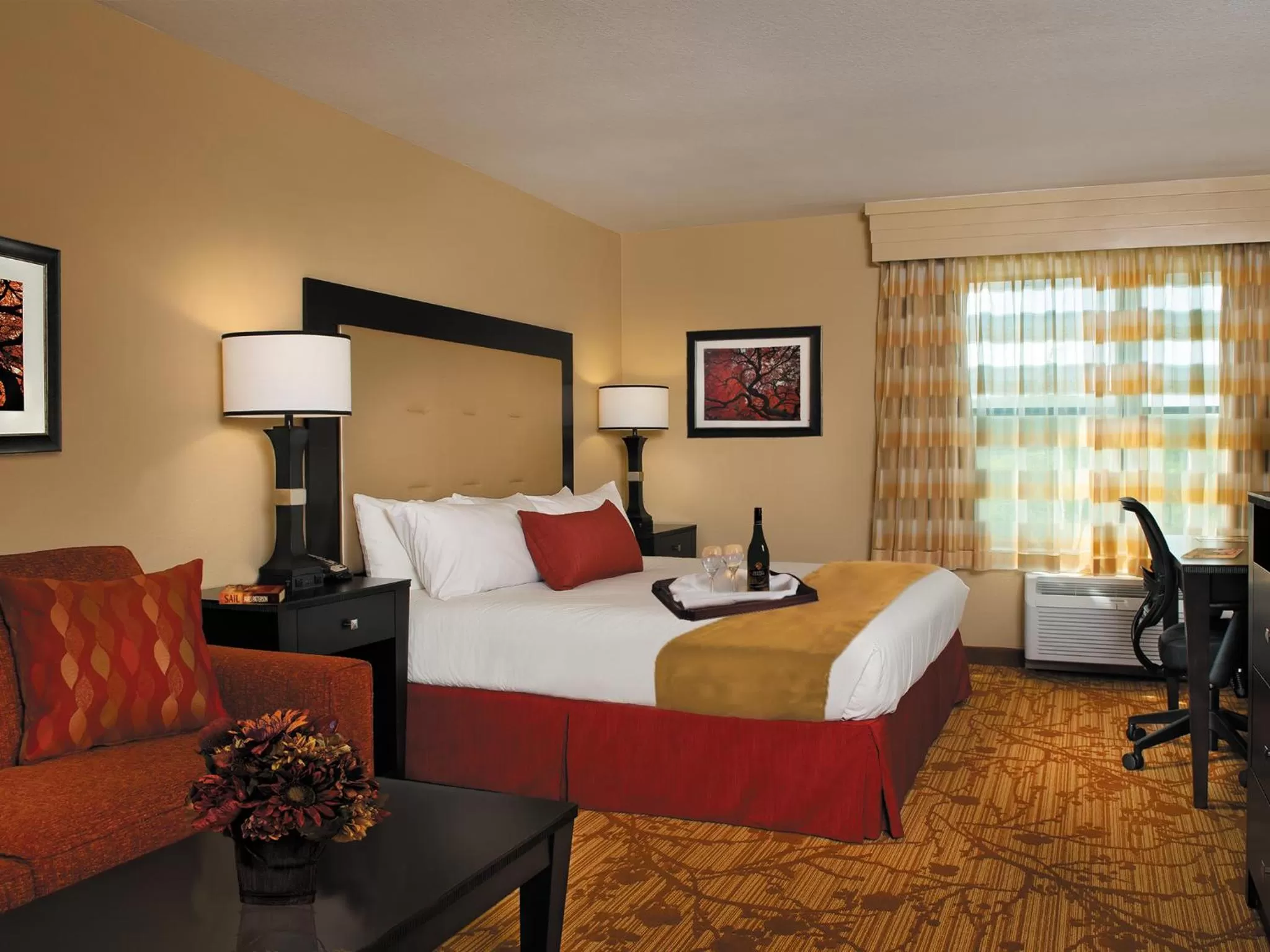 Bed in Branson Hillside Hotel