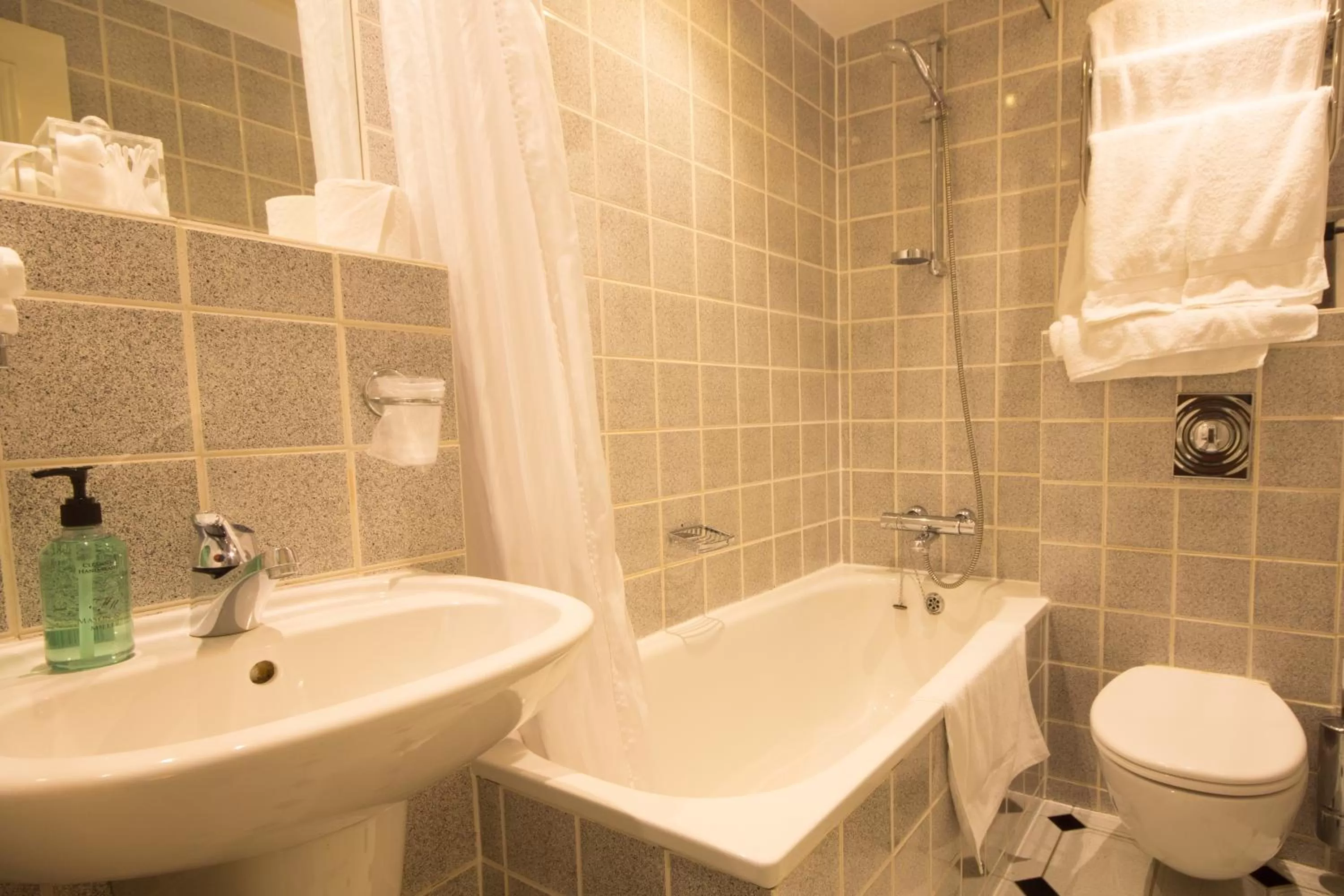 Bathroom in 9 Green Lane Bed and Breakfast