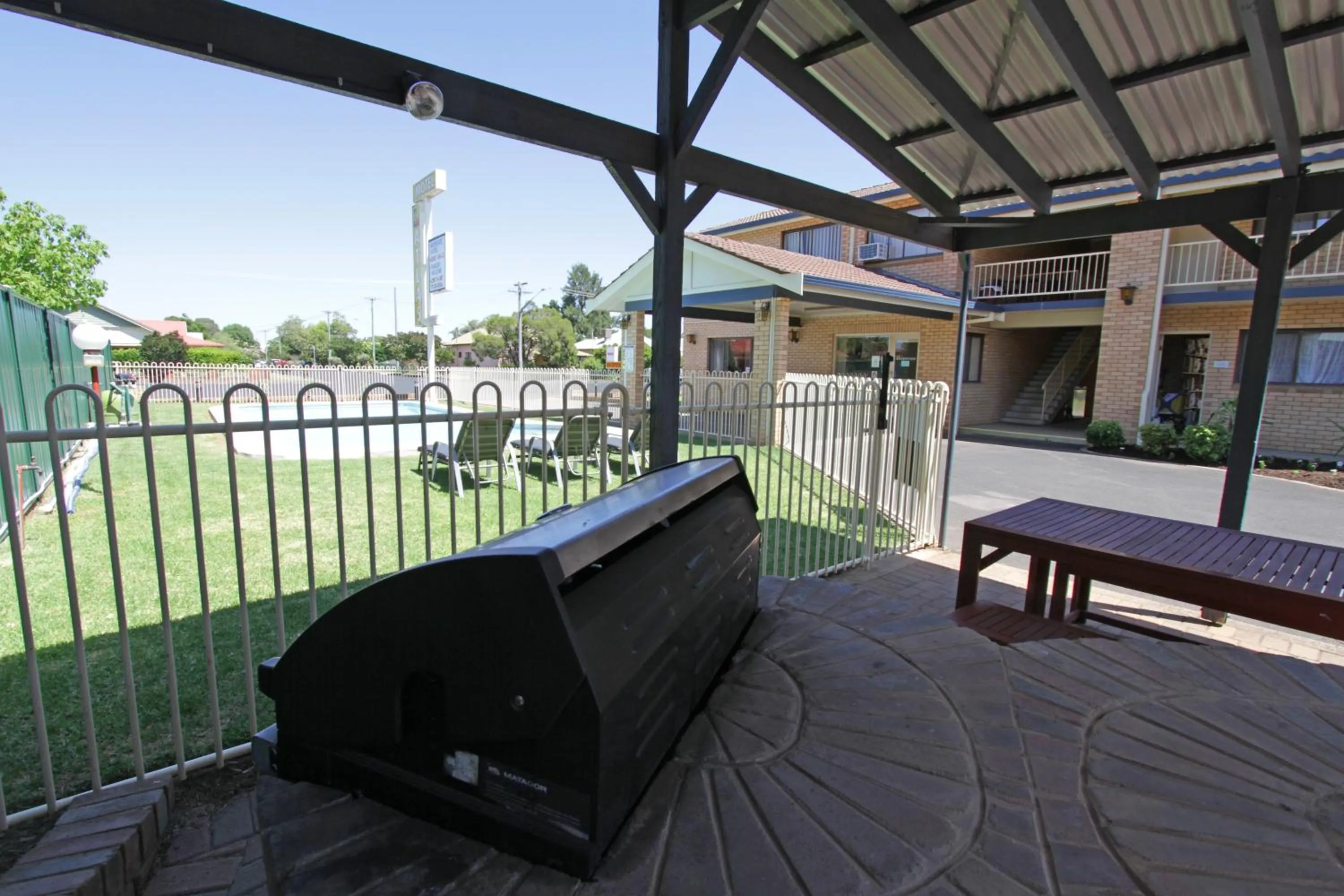 BBQ facilities in Atlas Motel
