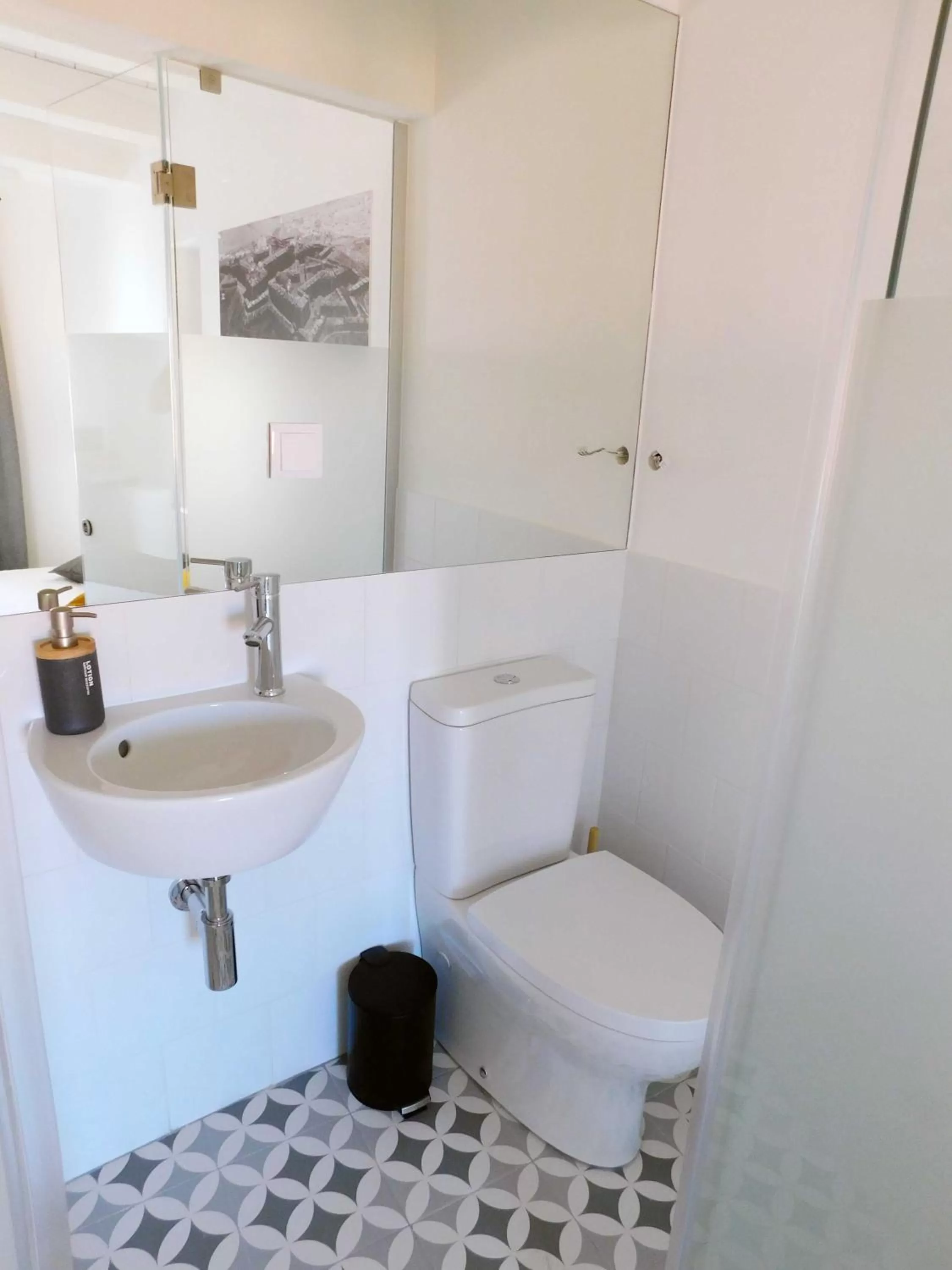 Shower in Cool Guest House