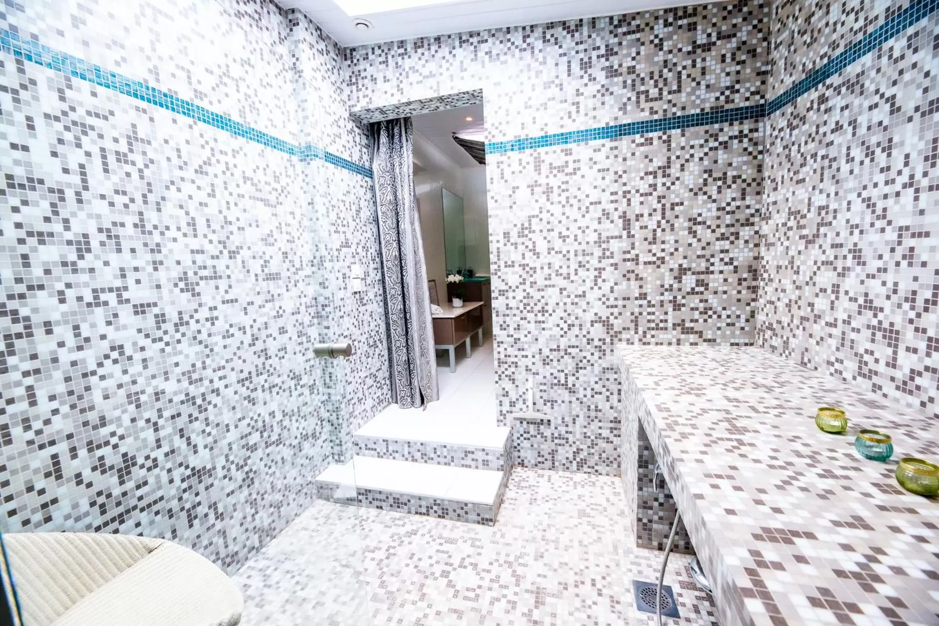 Steam room, Bed in La Ferme de l'Oudon & SPA