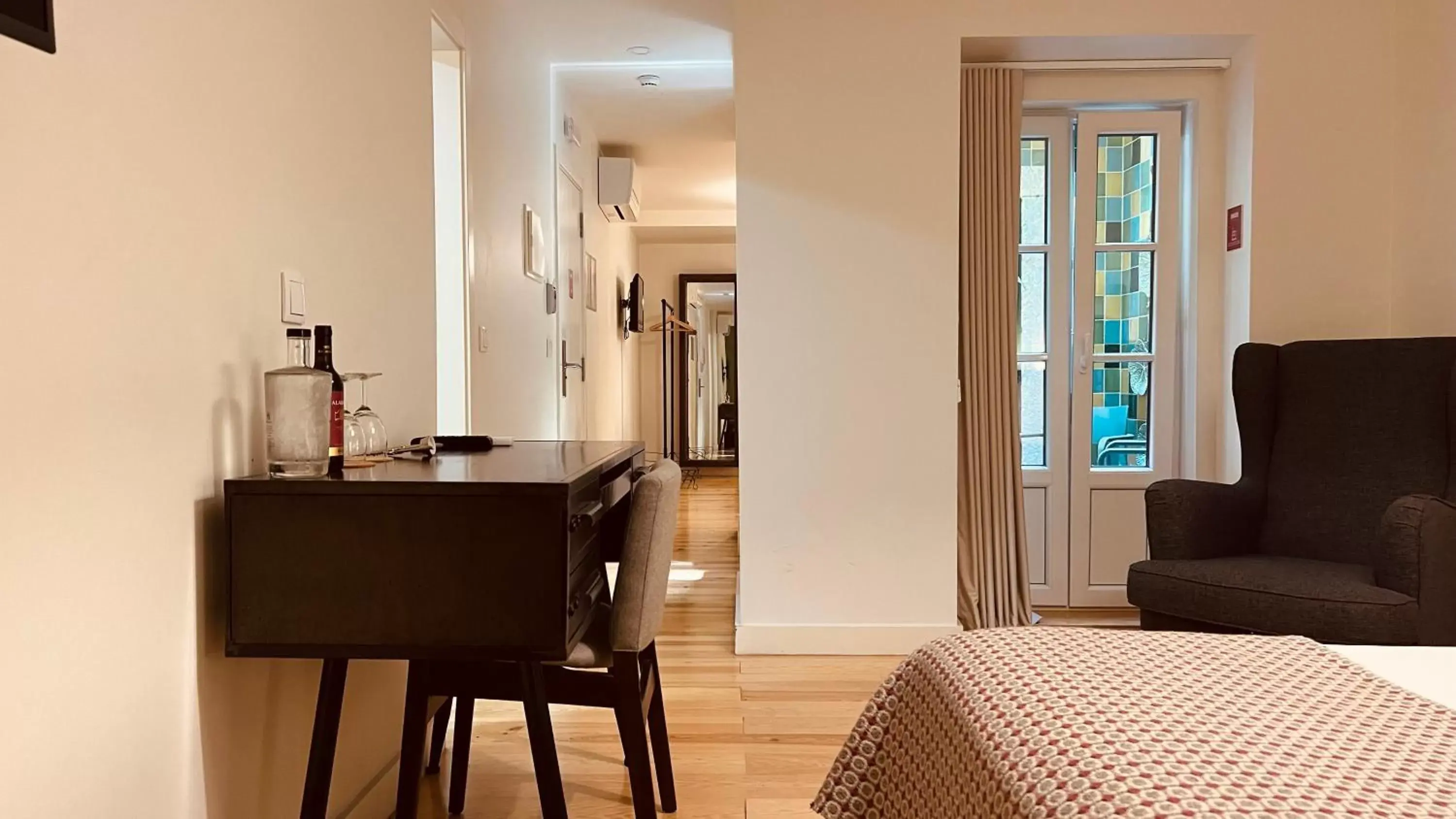 Family Room with Interior View in Monte Belvedere Hotel by Shiadu Family Room with Interior View in Monte Belvedere Hotel by Shiadu