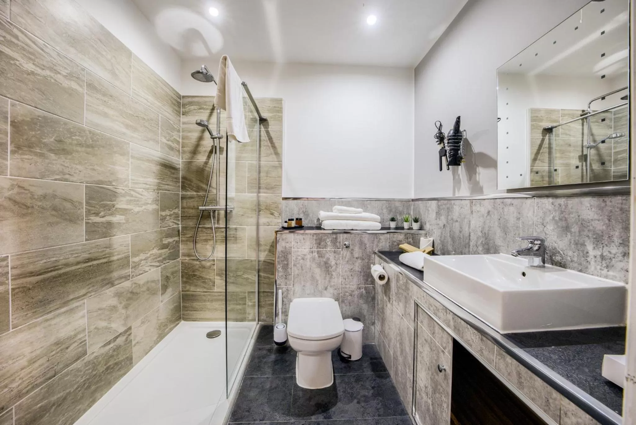 Bathroom in Villare Leicester City Centre hotel