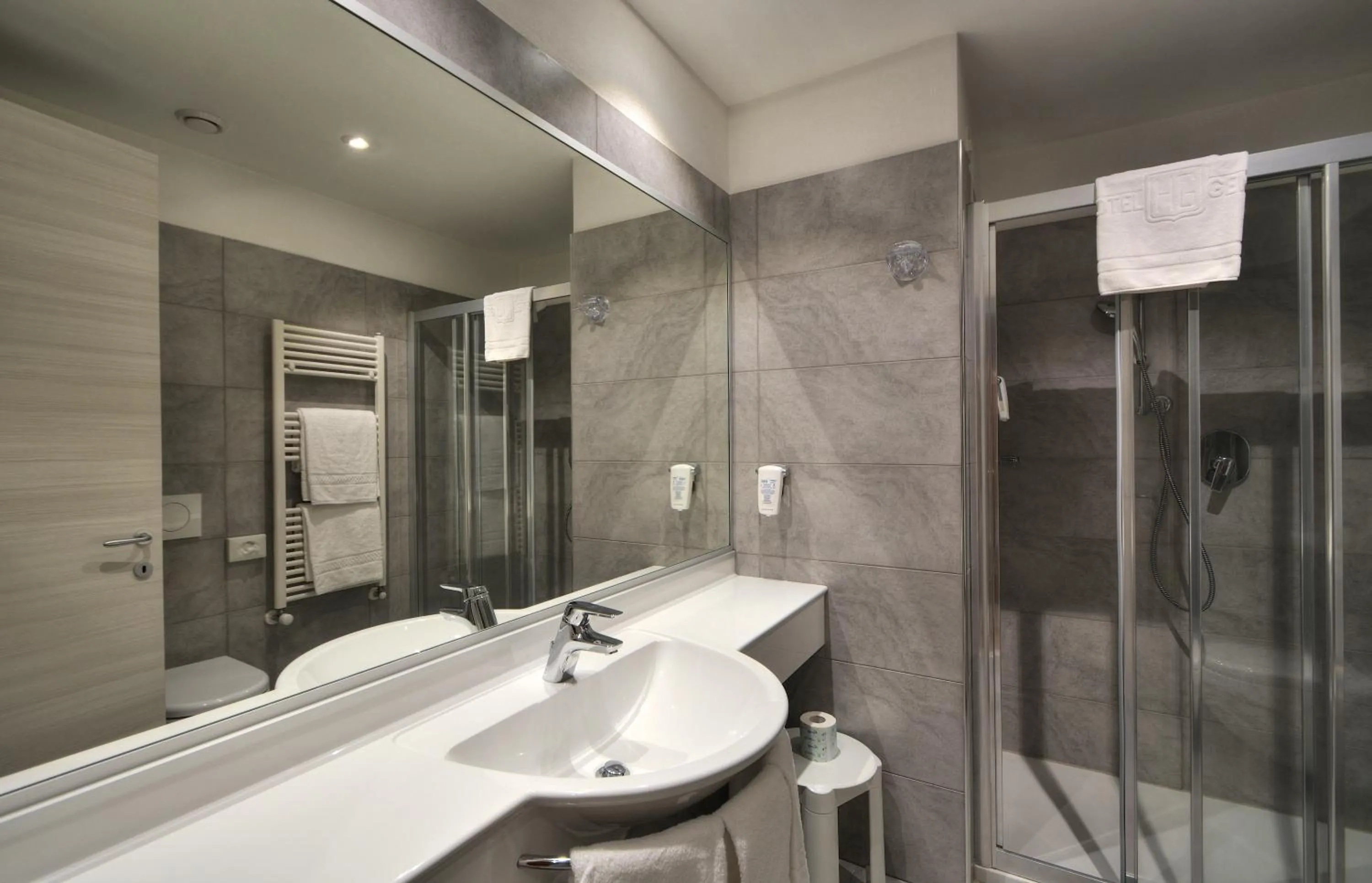 Bathroom in Best Western Hotel Genio