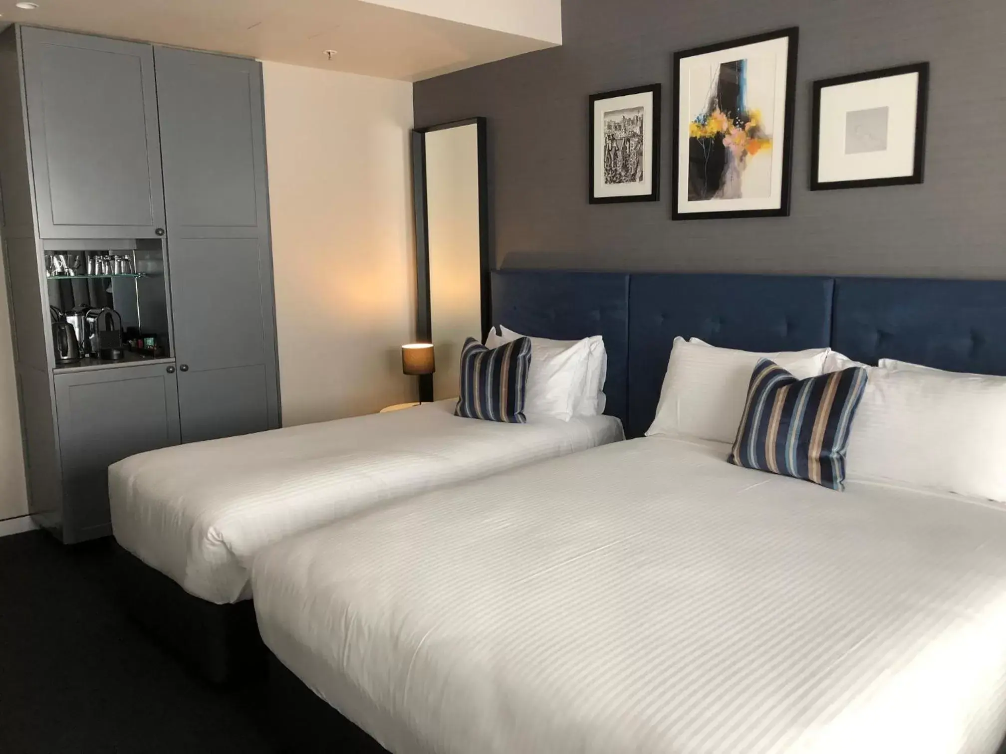 Triple Room with Bathroom in Mrs Banks Hotel Triple Room with Bathroom in Mrs Banks Hotel