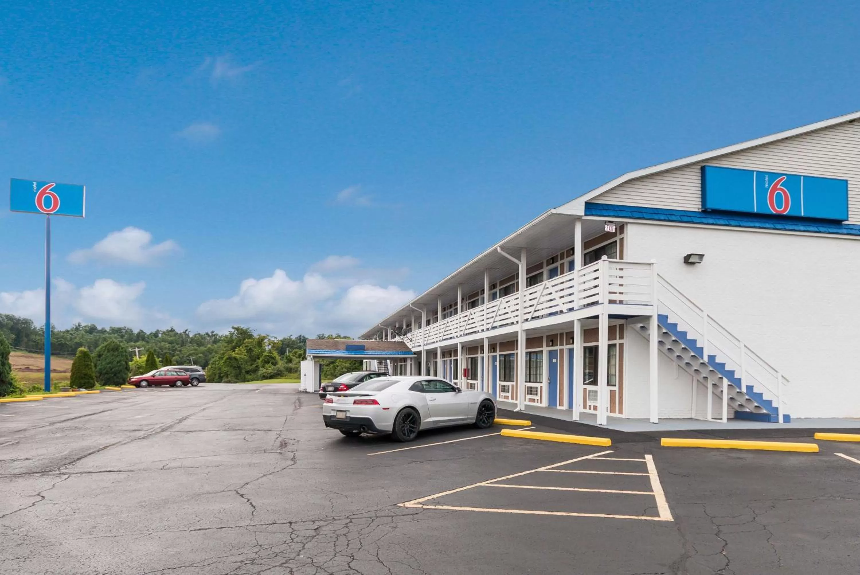 Property building in Motel 6-Parkersburg, WV