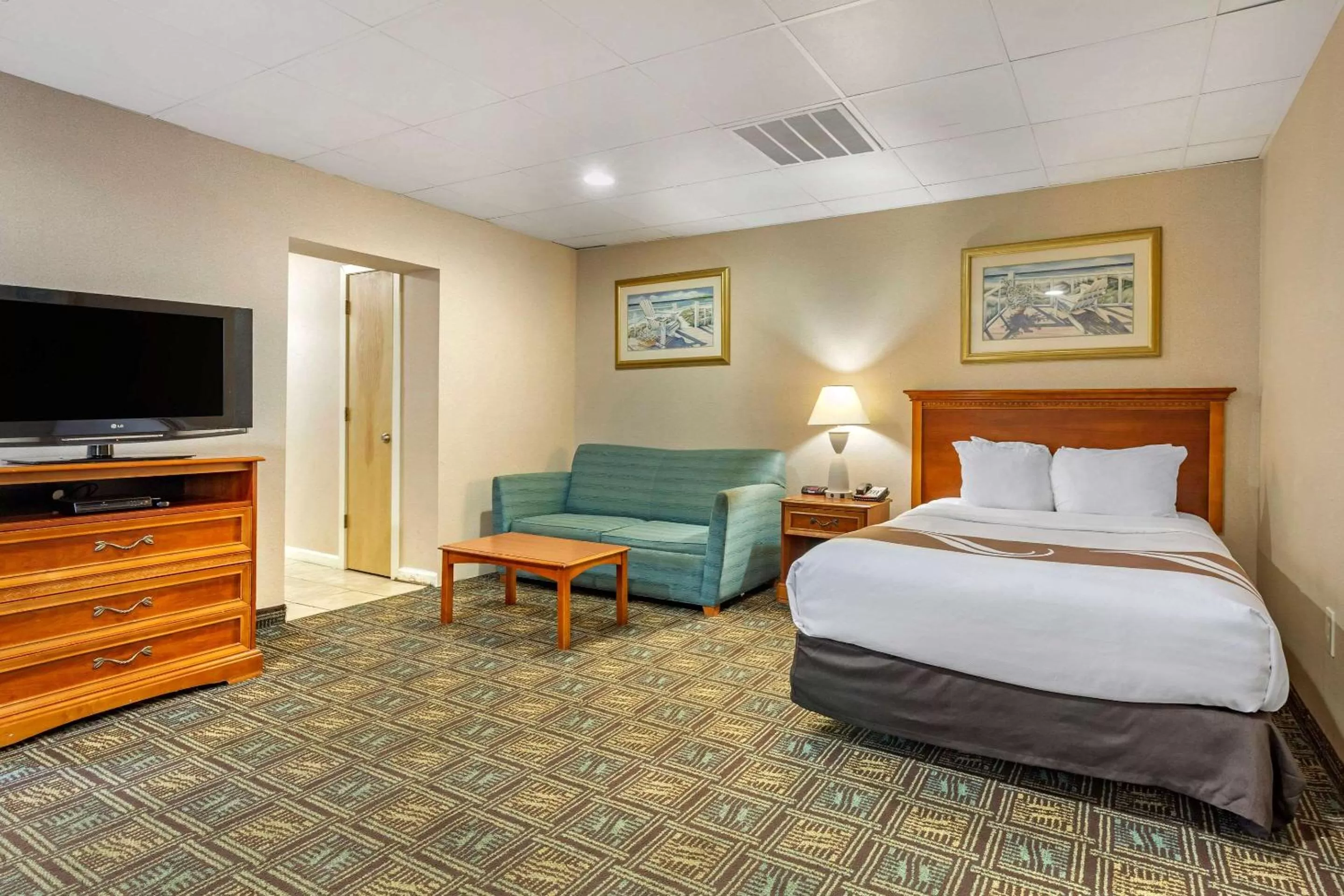 Photo of the whole room, Bed in Quality Inn Boardwalk