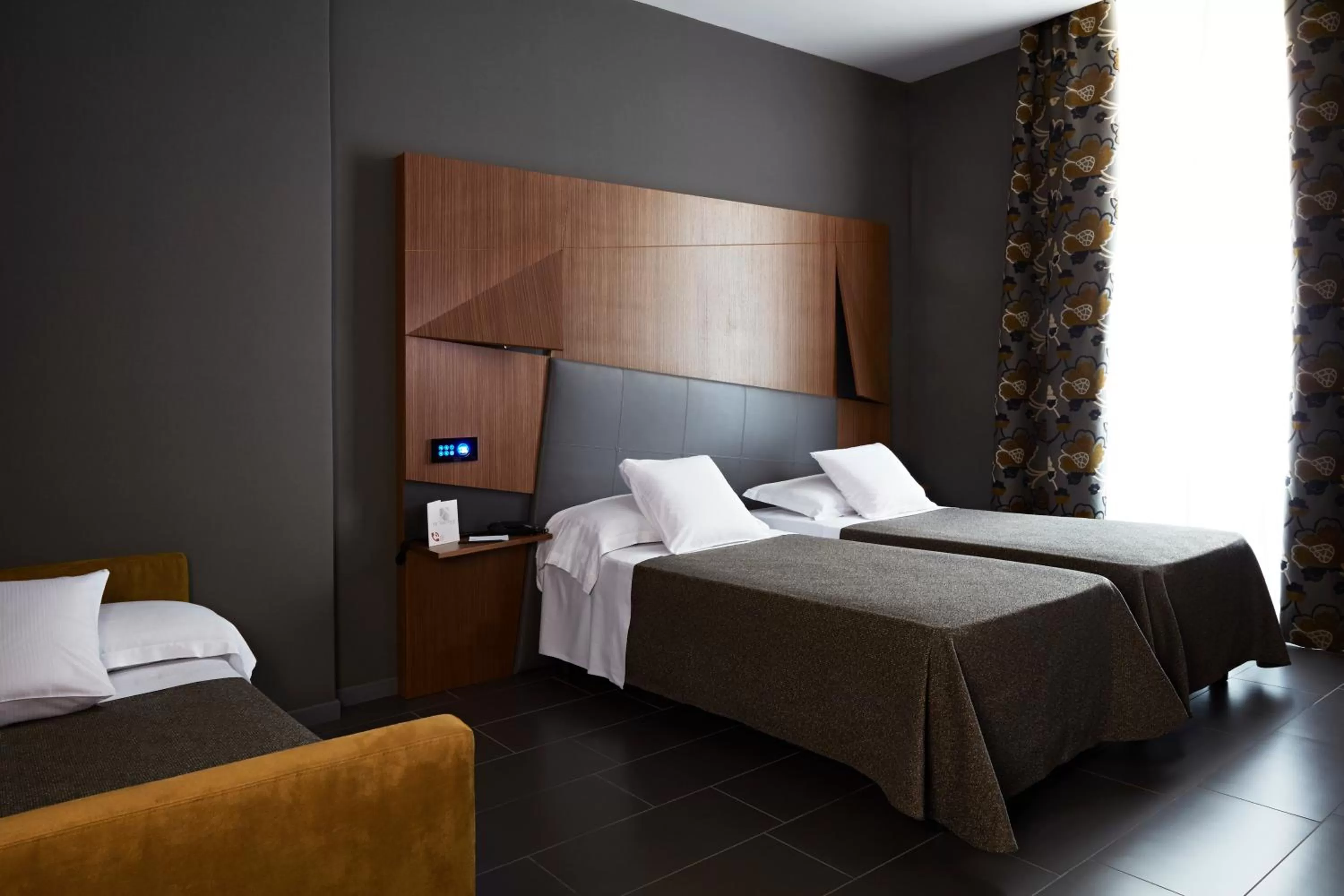 Bedroom, Bed in Hotel The Building