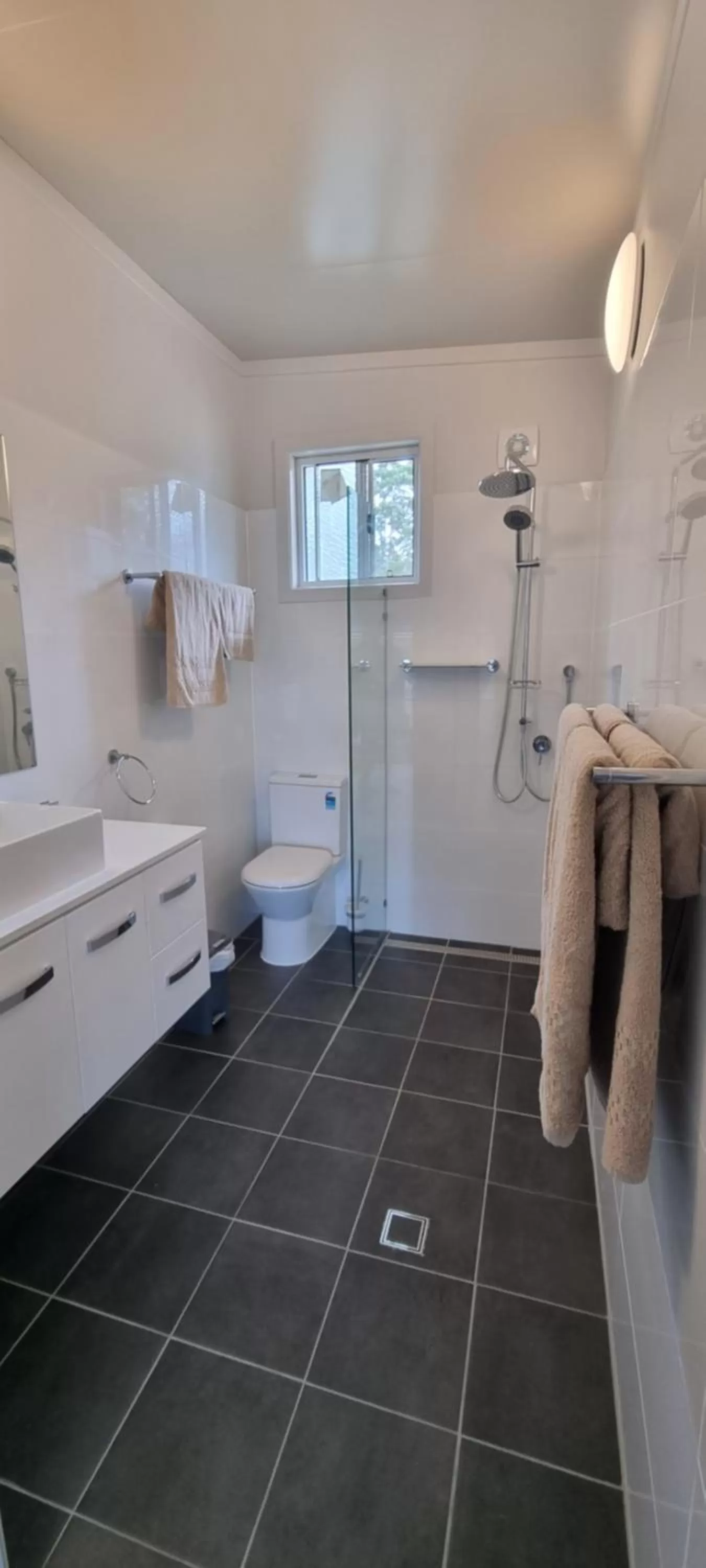 Shower in Narangba Motel (formerly Brisbane North B&B and Winery)