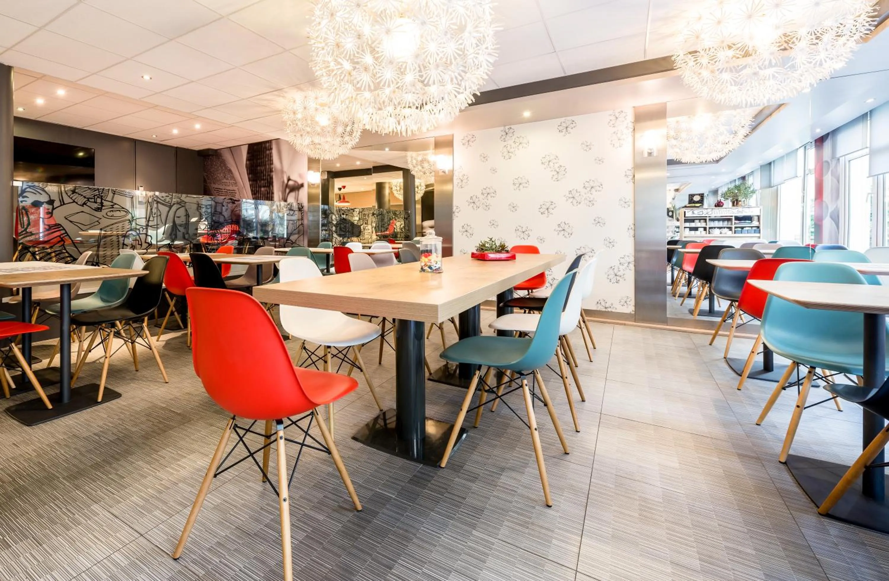 Restaurant/places to eat in ibis Paris Vanves Parc des Expositions