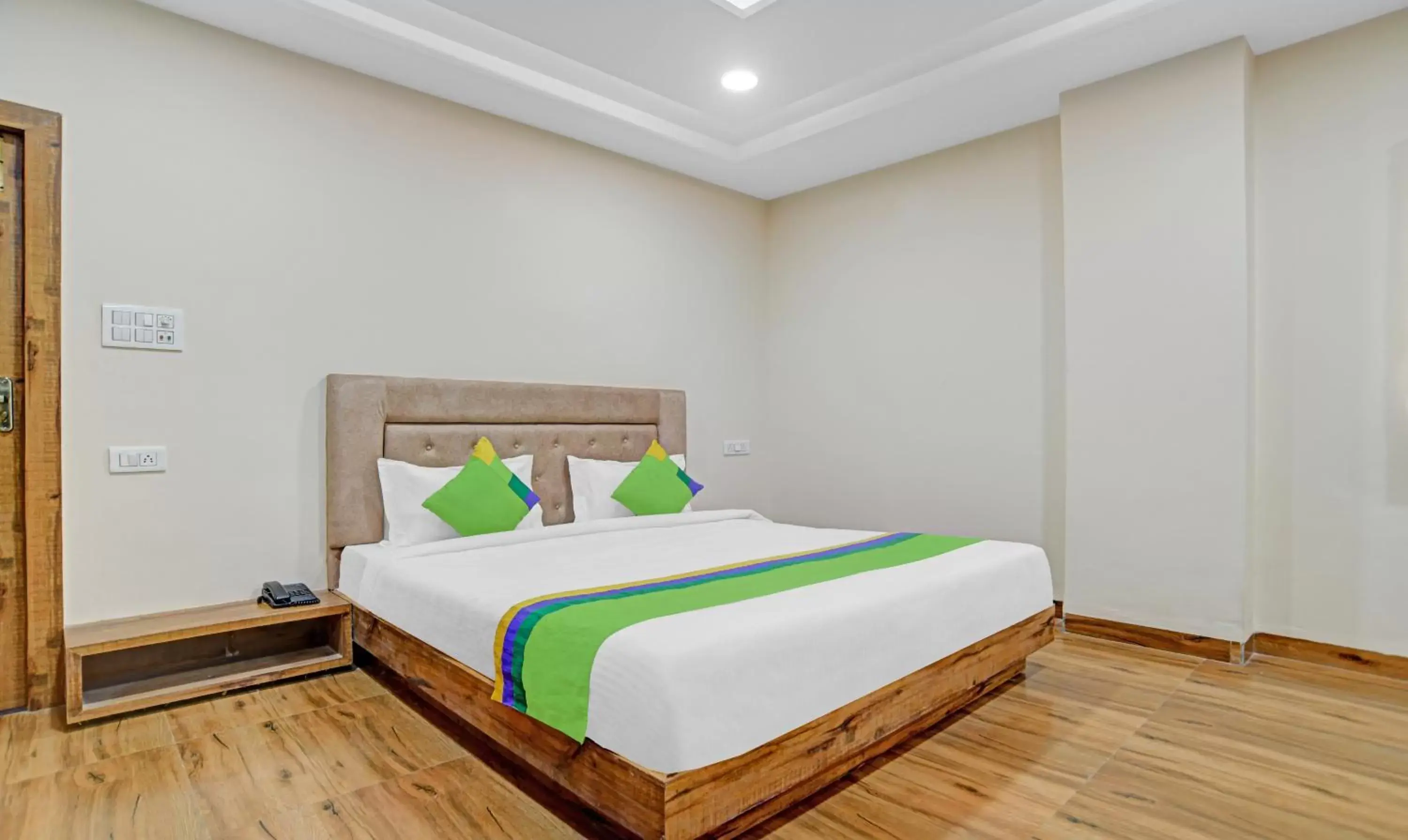 Deluxe Double Room - single occupancy in Treebo Nirvana Elite Deluxe Double Room - single occupancy in Treebo Nirvana Elite