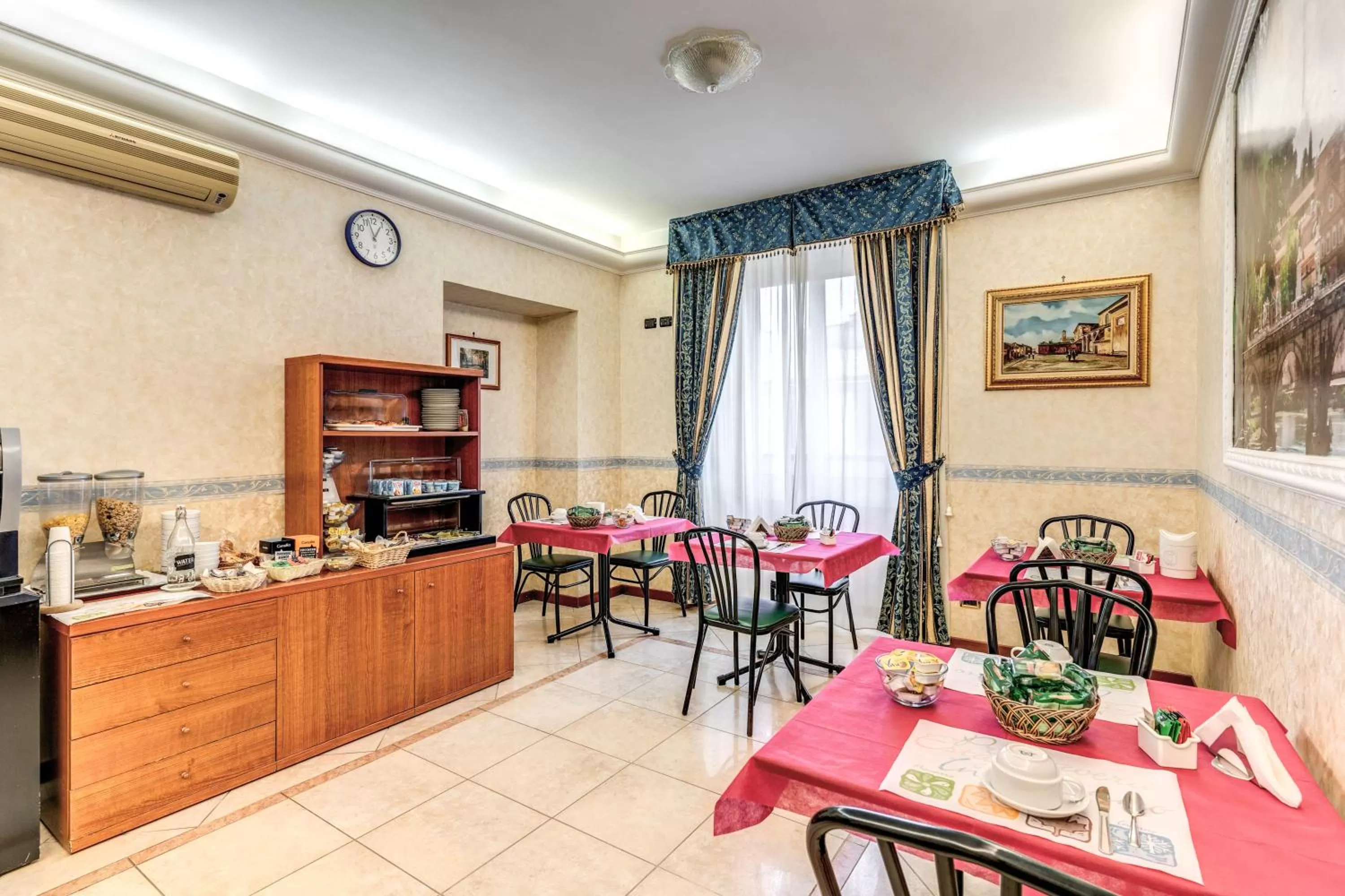 Restaurant/places to eat in Hotel Orlanda