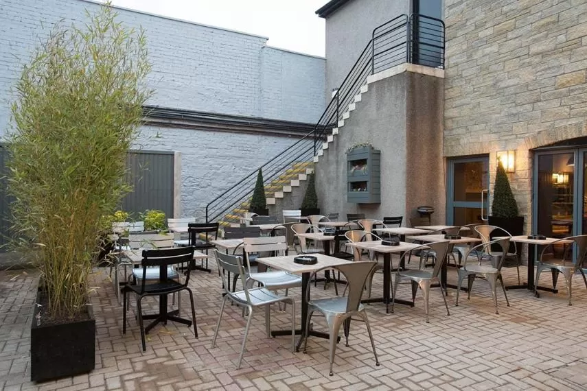 Garden, Restaurant/Places to Eat in Jolly's Hotel Wetherspoon