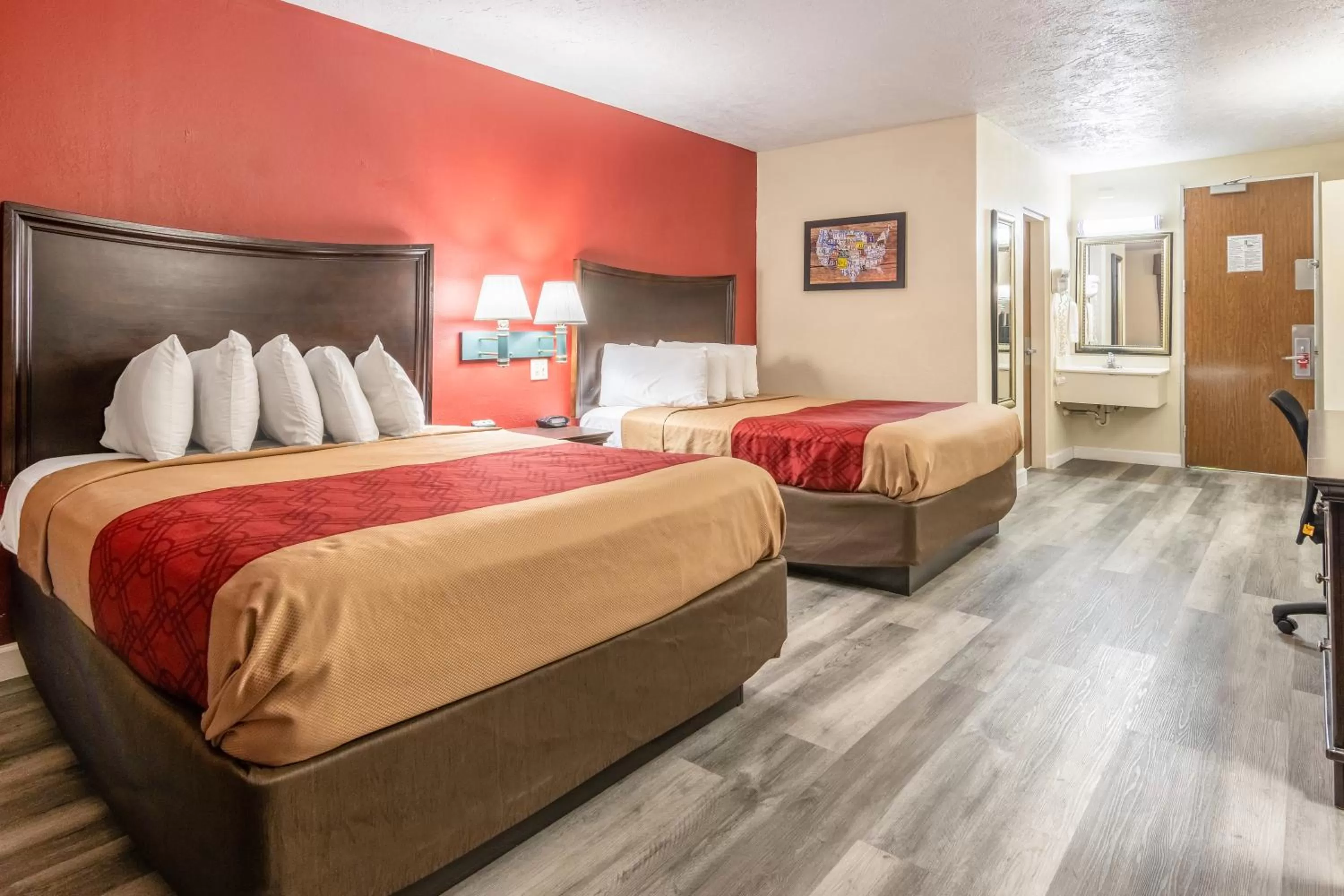 Bedroom, Bed in Perry Inn & Suites By Capital O National Fairground GA I 75