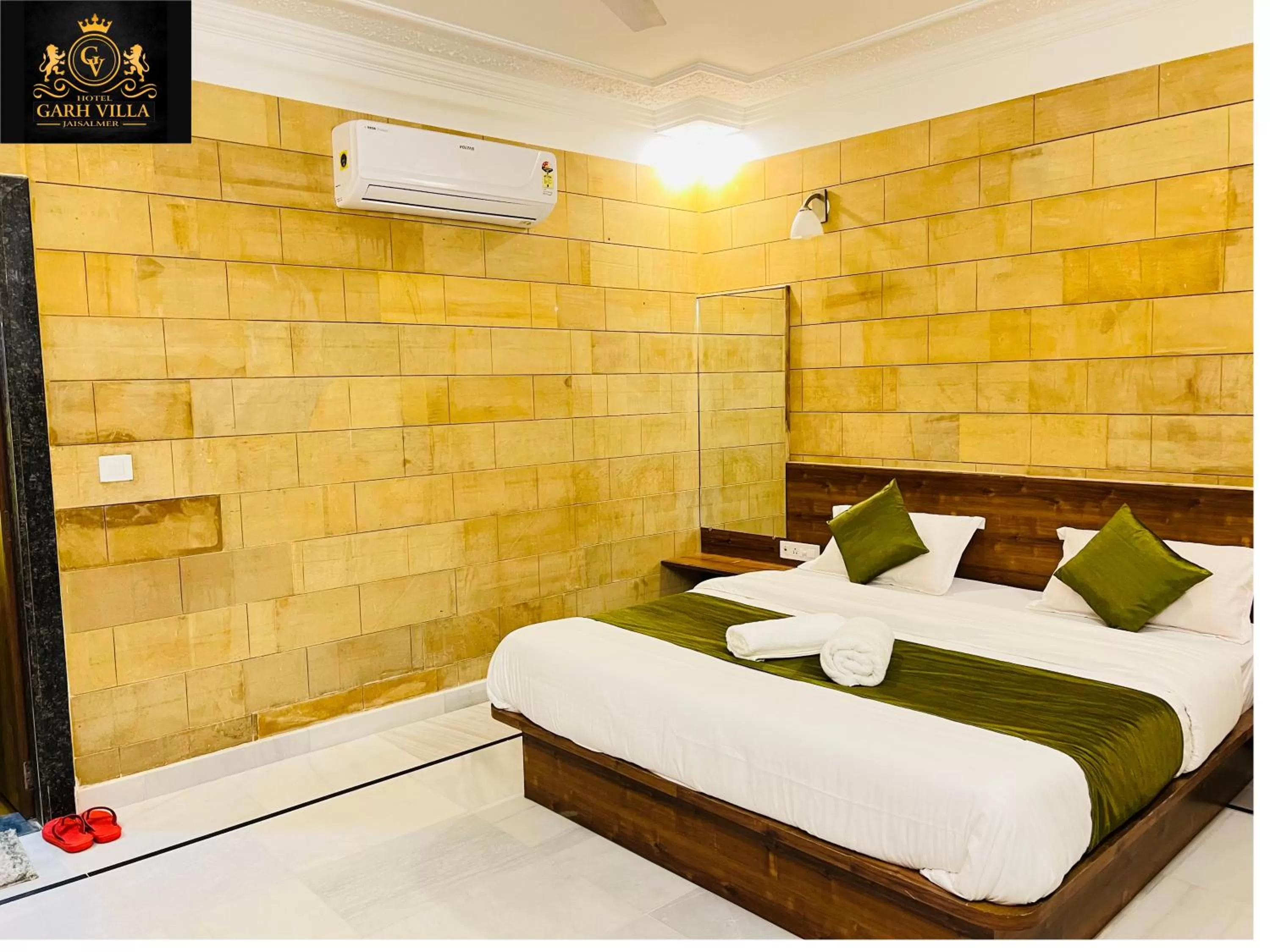 Property building, Bed in Hotel Garh Vila