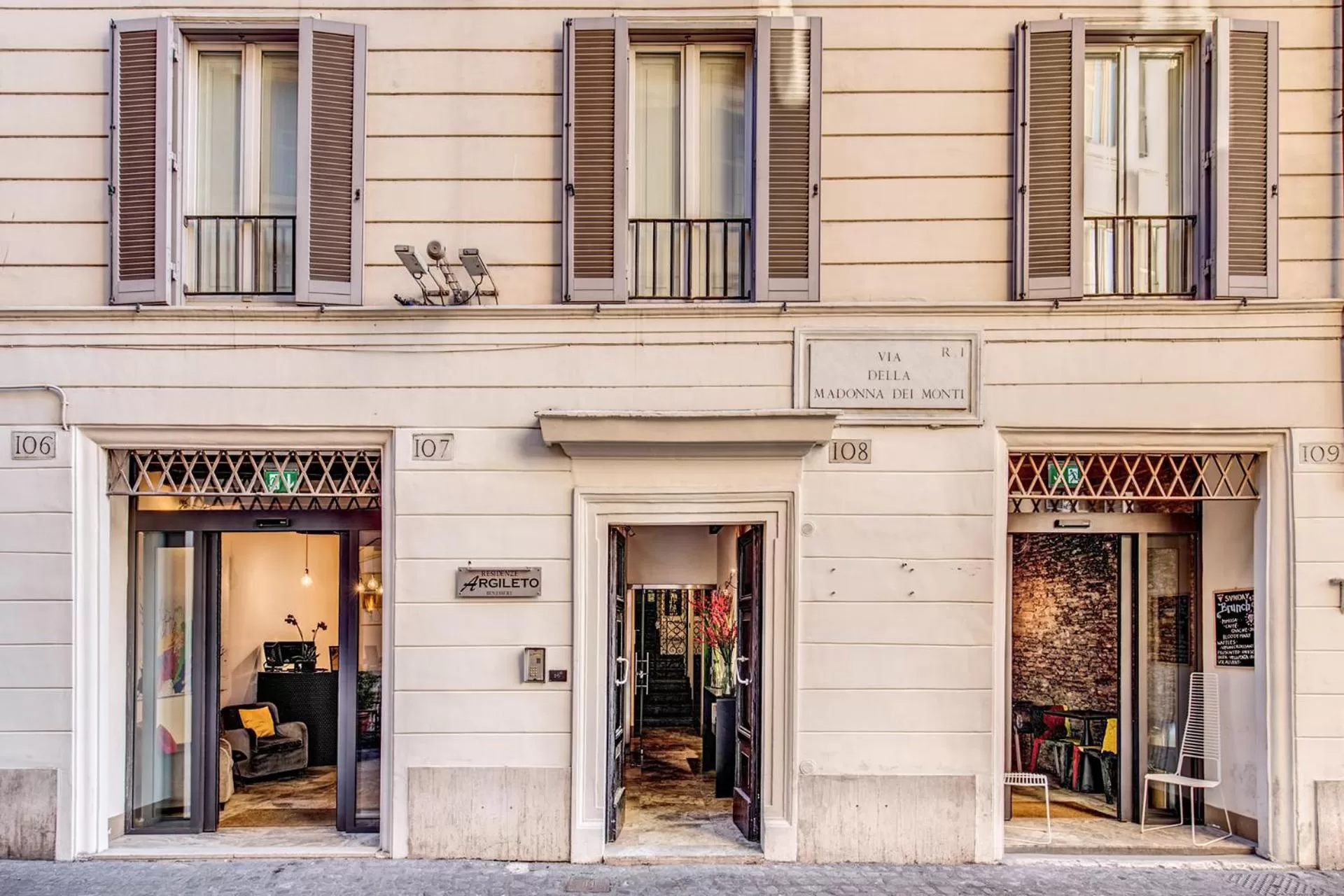 Facade/entrance in Argileto Terra