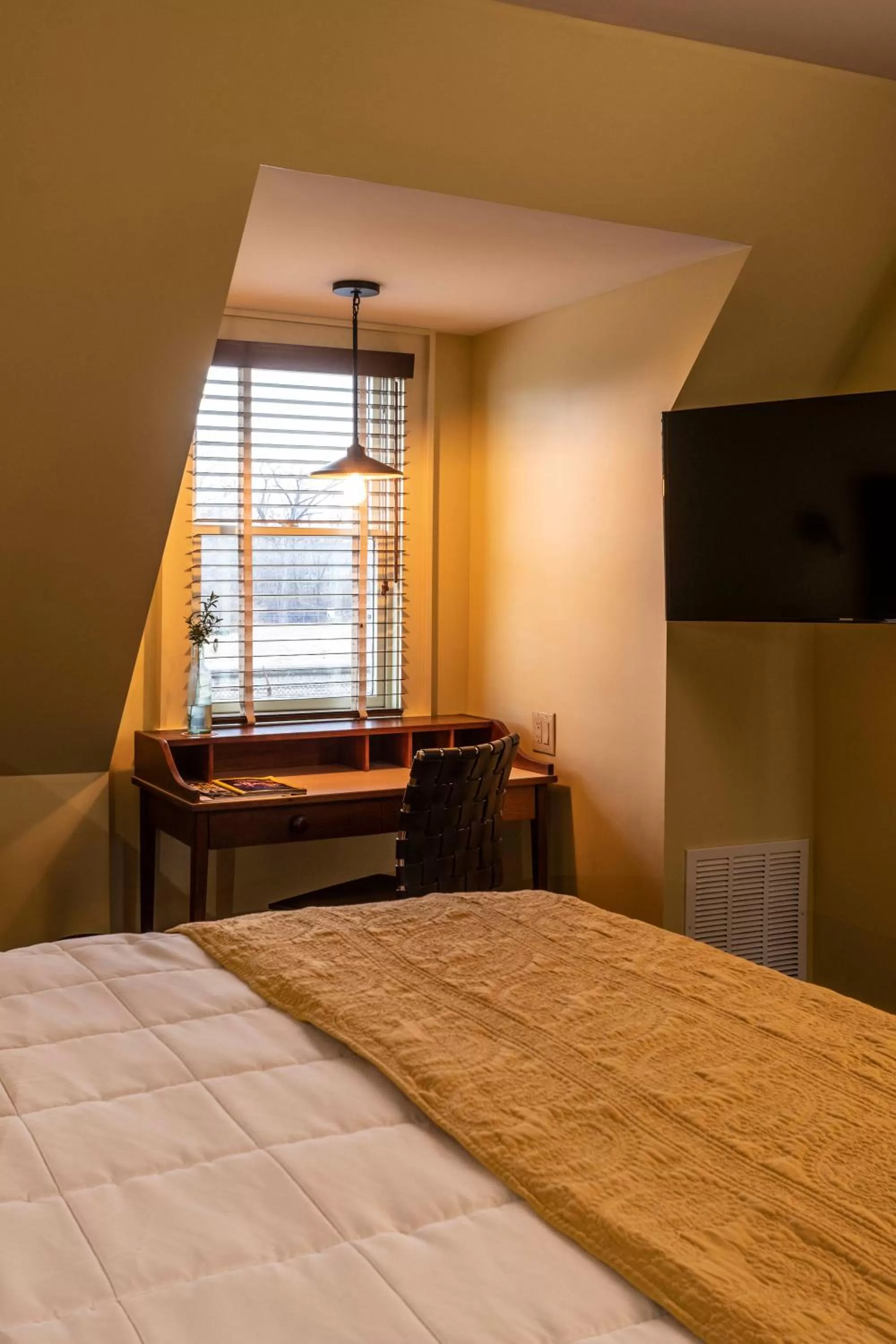 Photo of the whole room, Bed in Hotel Broad Ripple