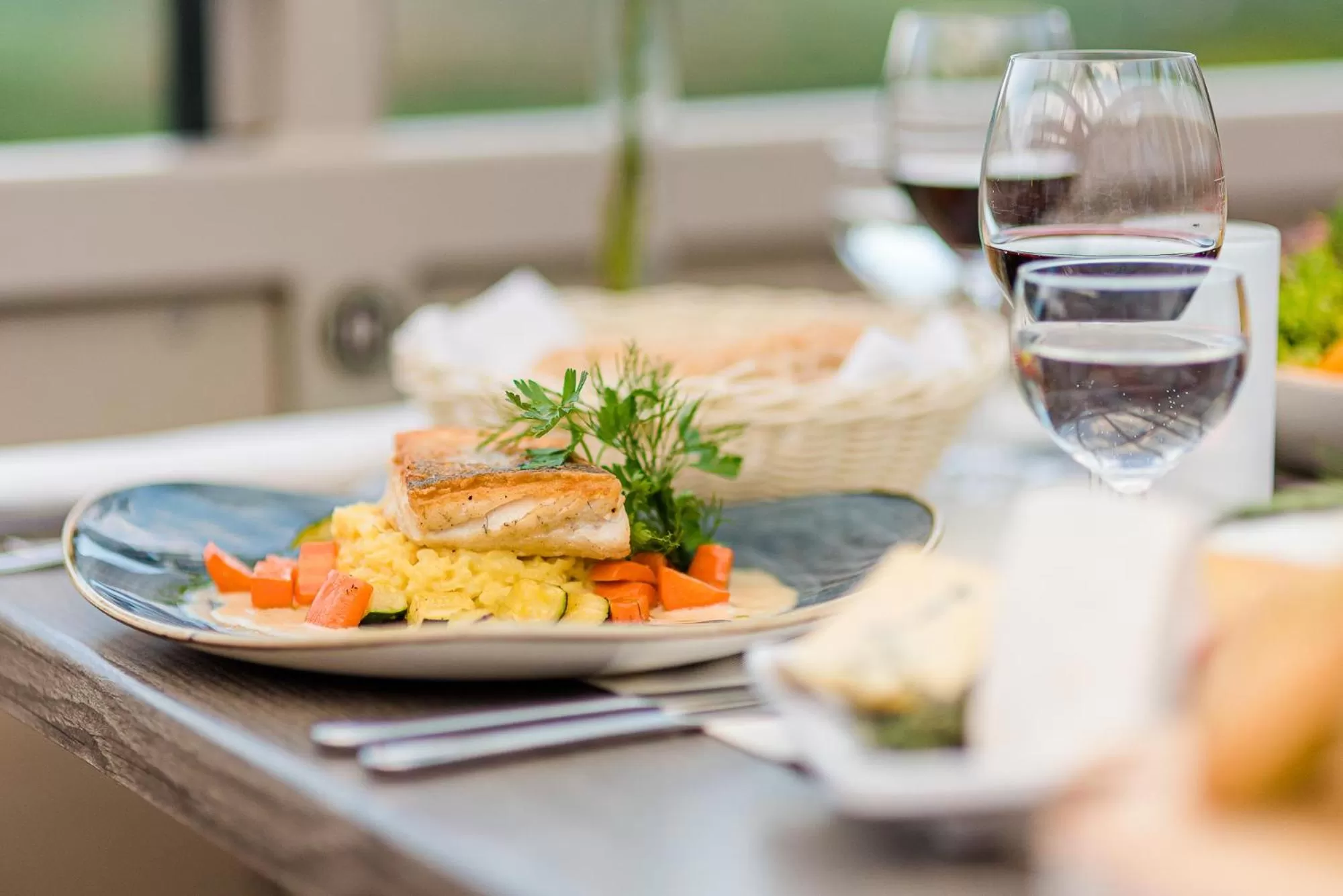 Food and drinks in Romantik Hotel Ahrenberg