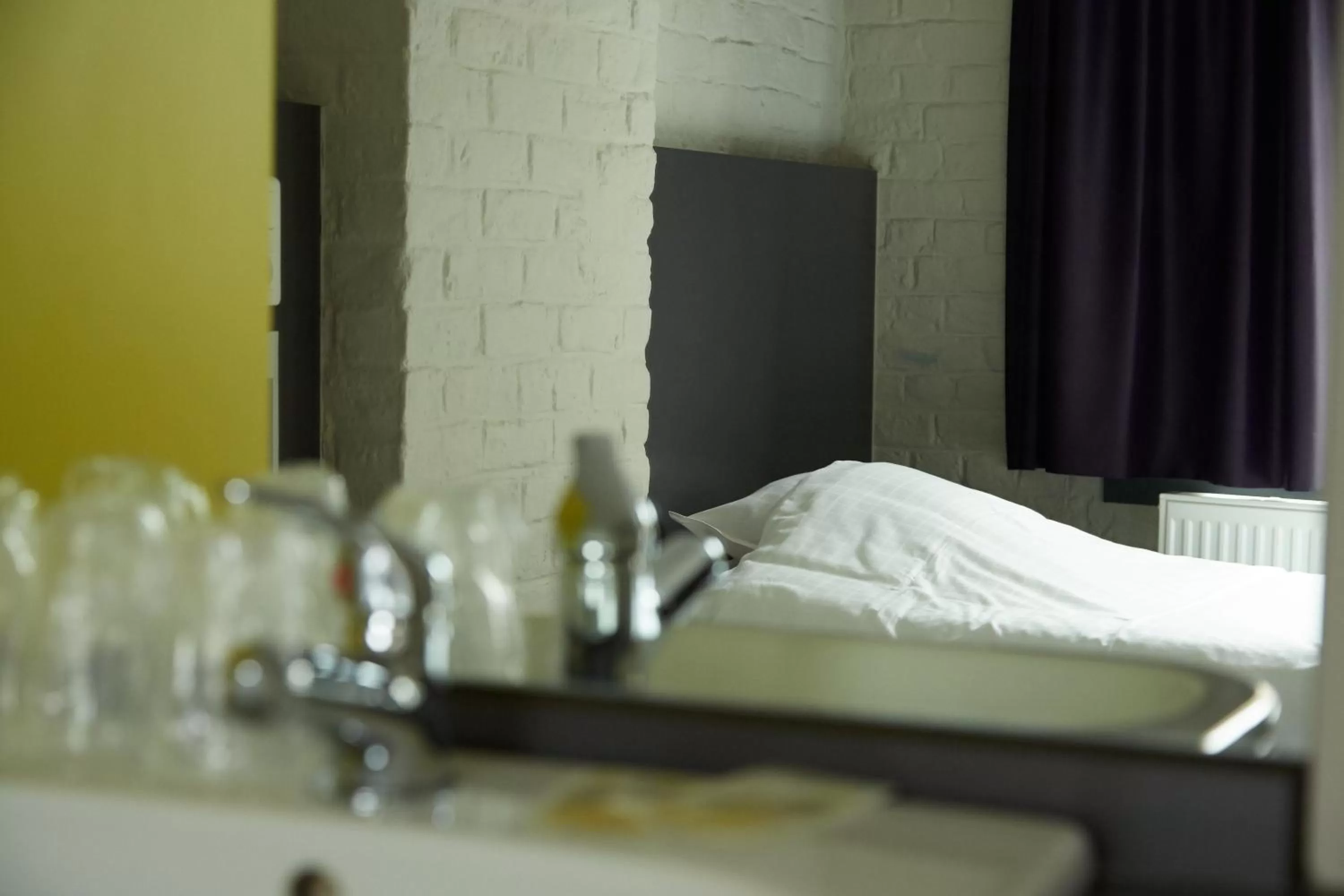 Bedroom, Bed in Focus Budget