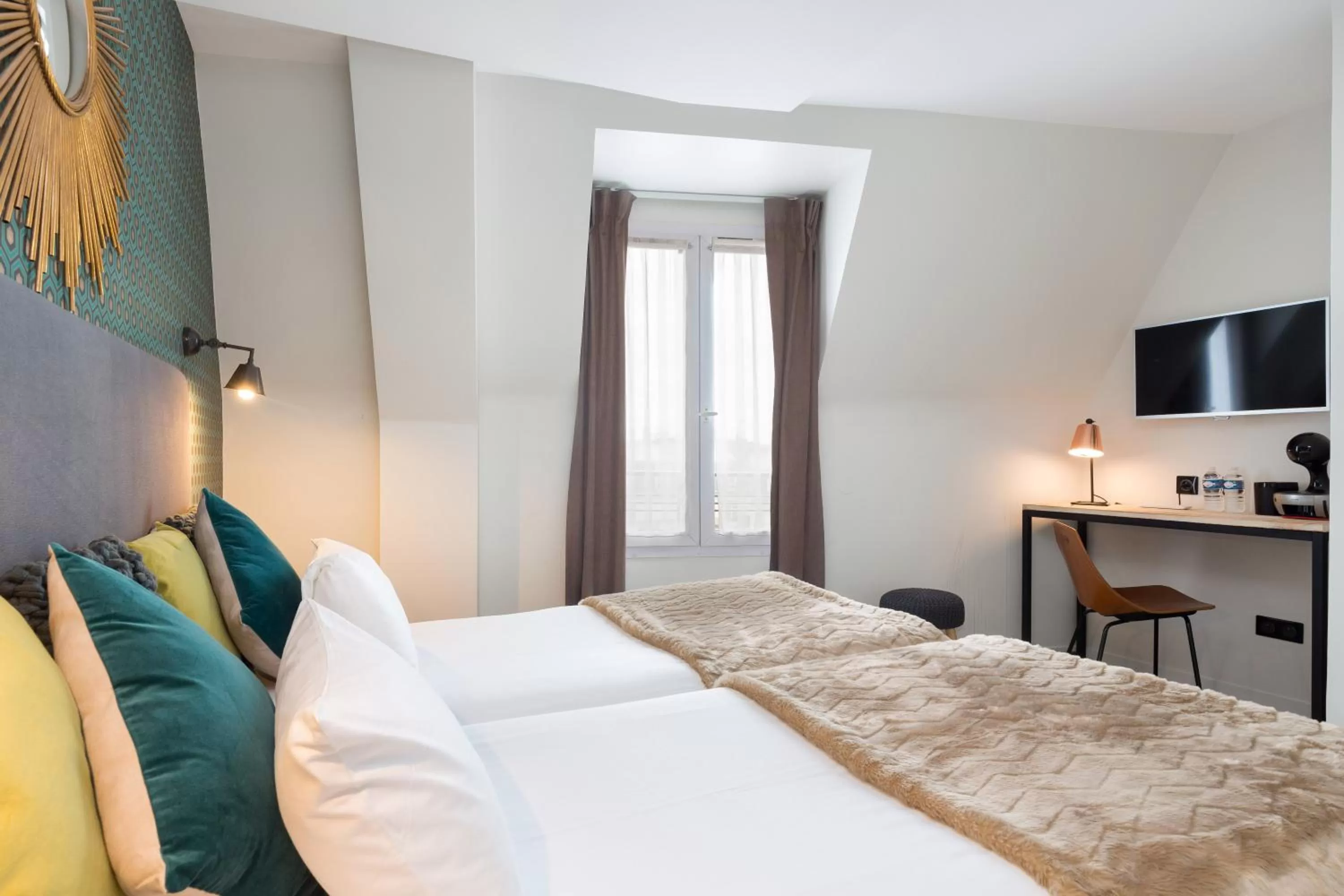 Day, Bed in Hotel OHM by Happyculture