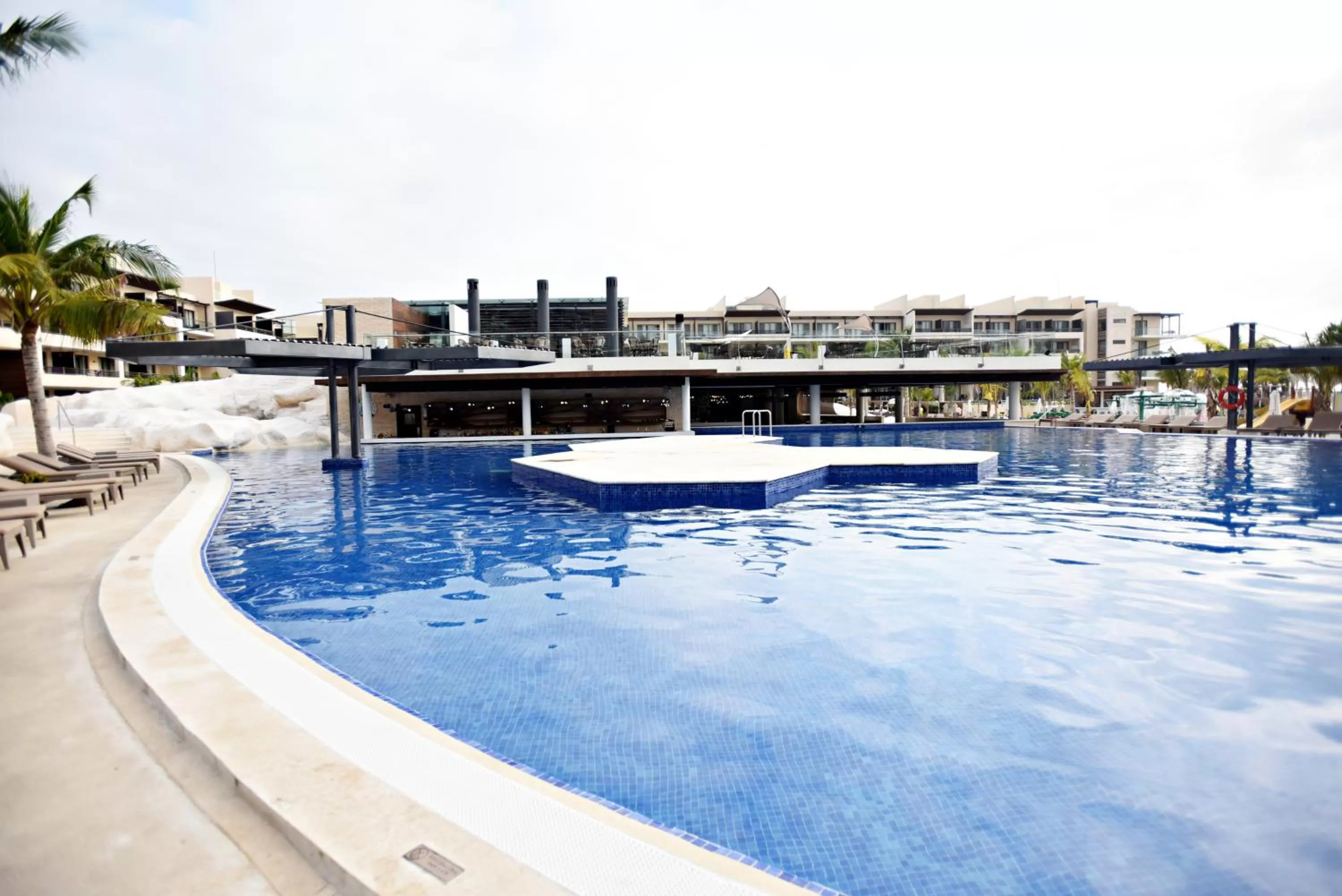 Swimming pool in Royalton Riviera Cancun, An Autograph Collection All-Inclusive Resort & Casino