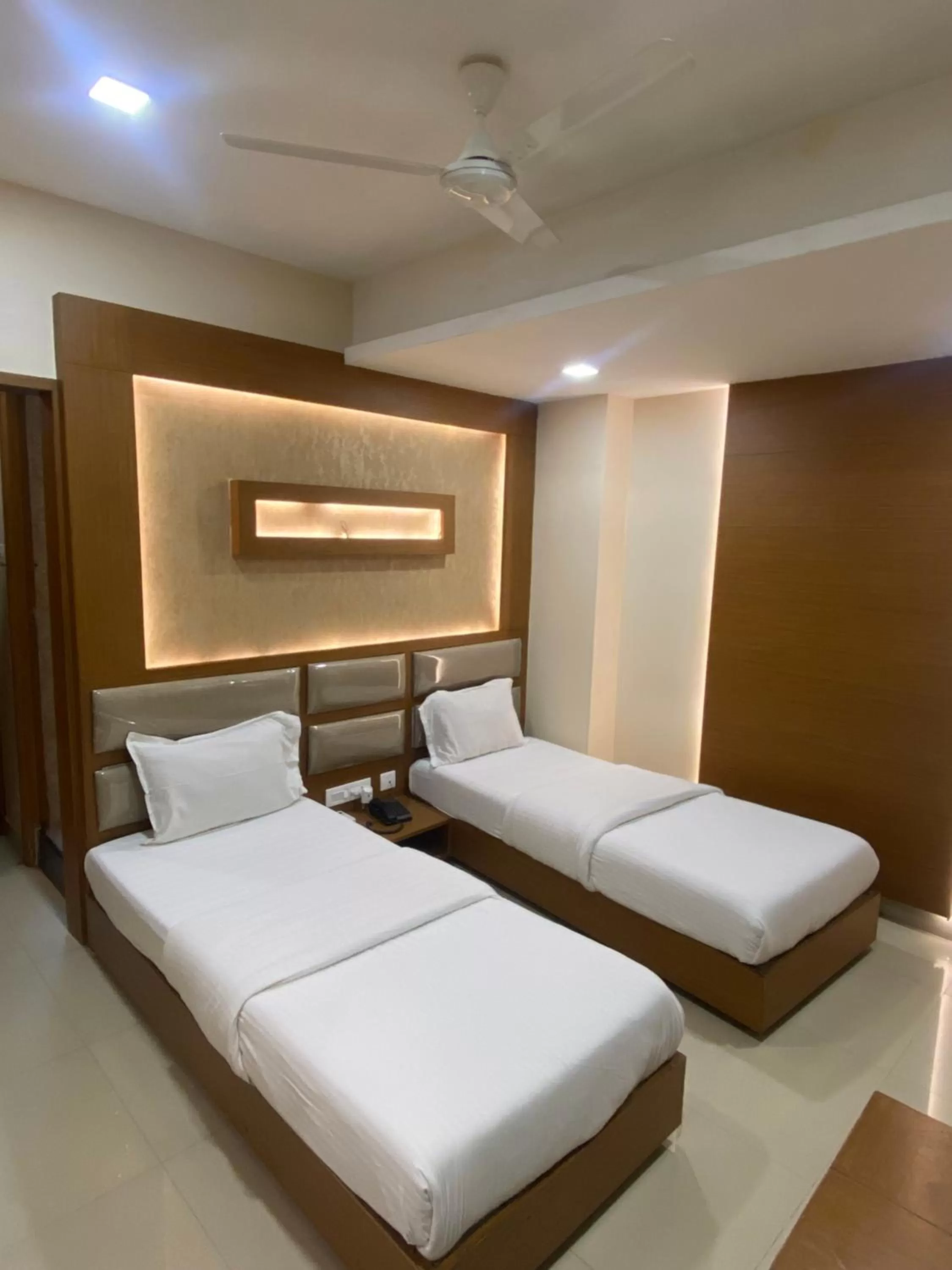 Bed in Greens Suite - Business Class Hotel - Opposite Ripon Building