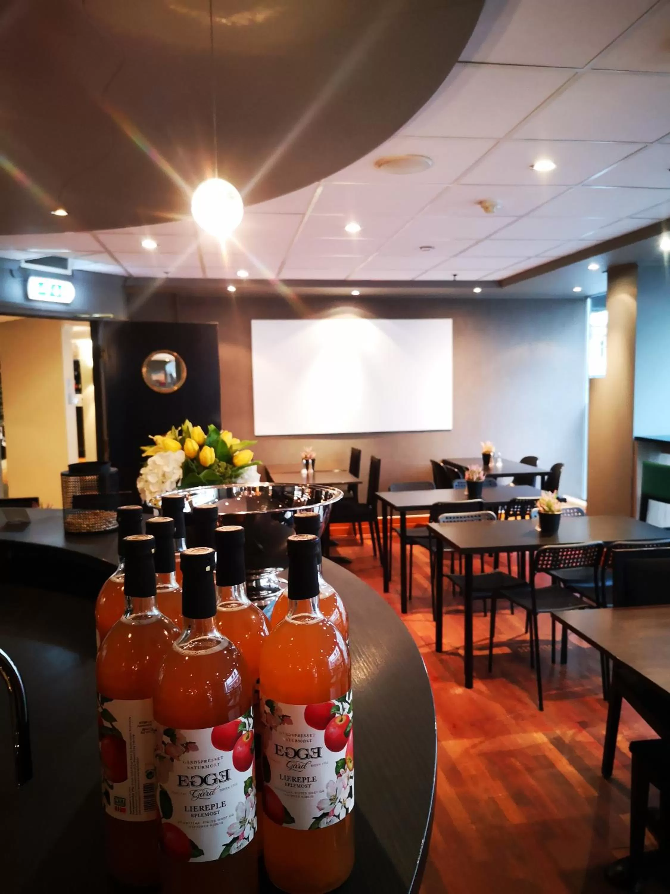 Restaurant/places to eat in First Hotel Millennium