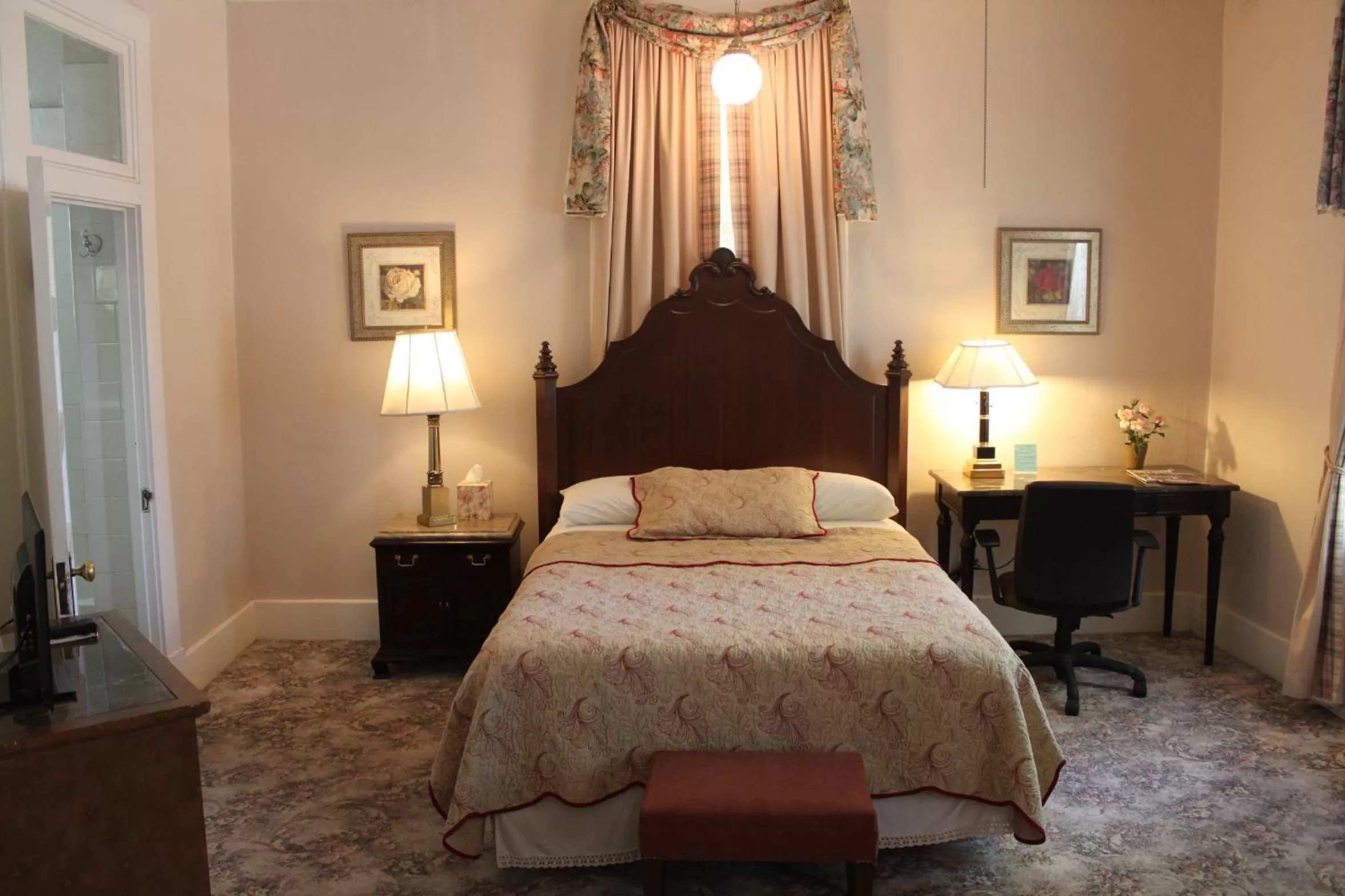 Photo of the whole room, Bed in The Hotel Limpia