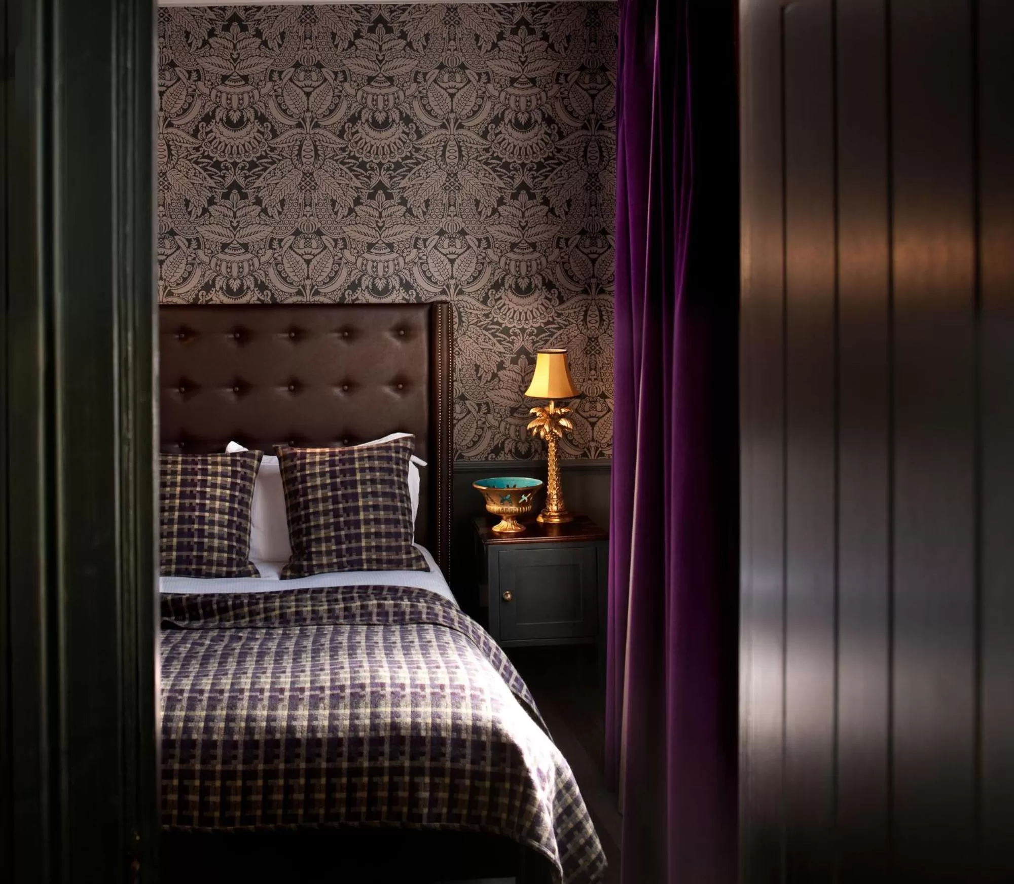 Bed in The Crown And Thistle, Abingdon