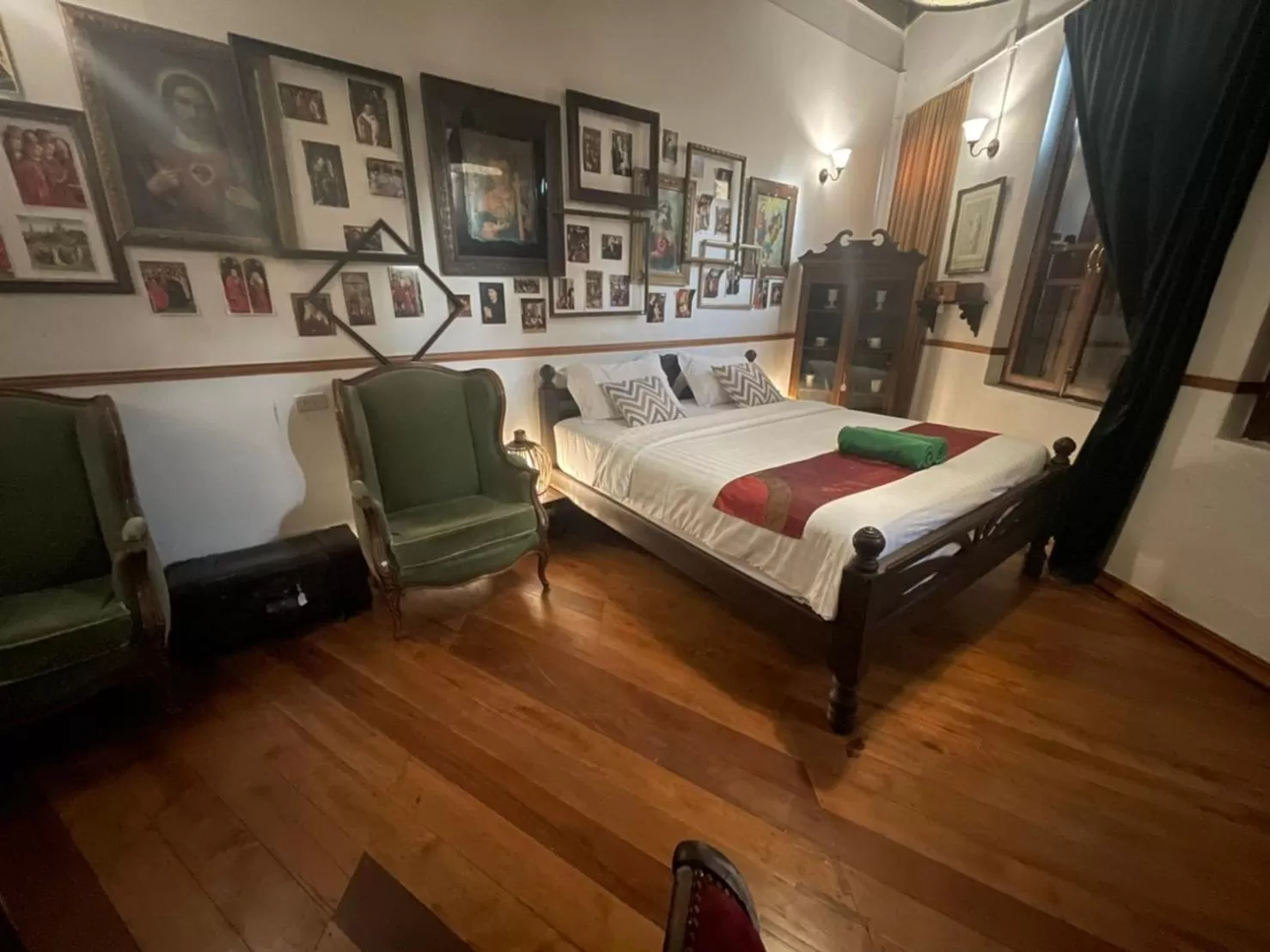 Queen Room - single occupancy in 103 - Bed and Brews