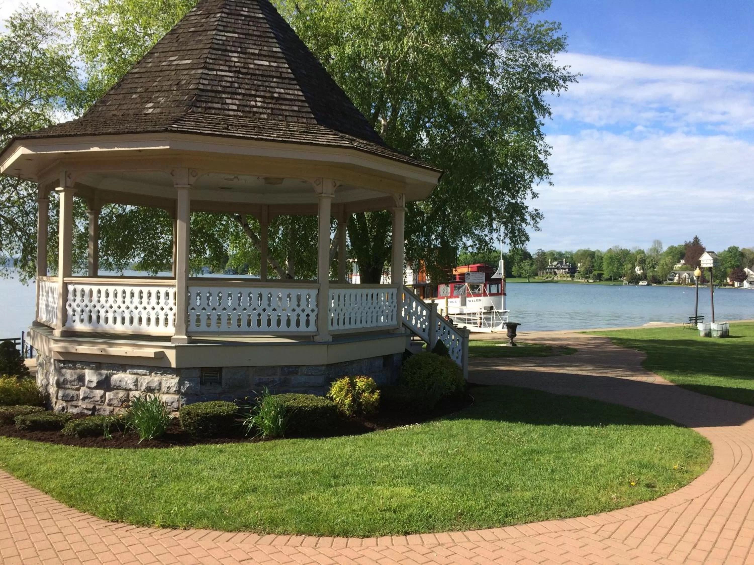 Nearby landmark in 2W Lake