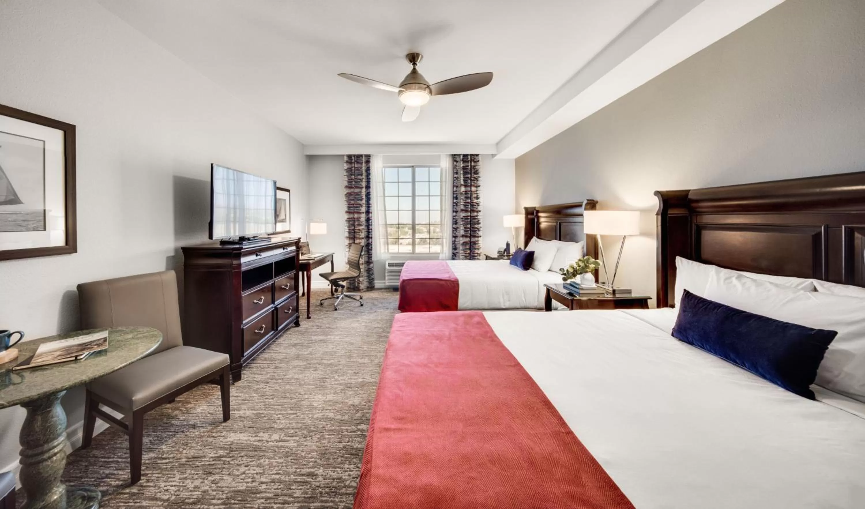 Photo of the whole room, Bed in Ayres Suites Mission Viejo - Lake Forest