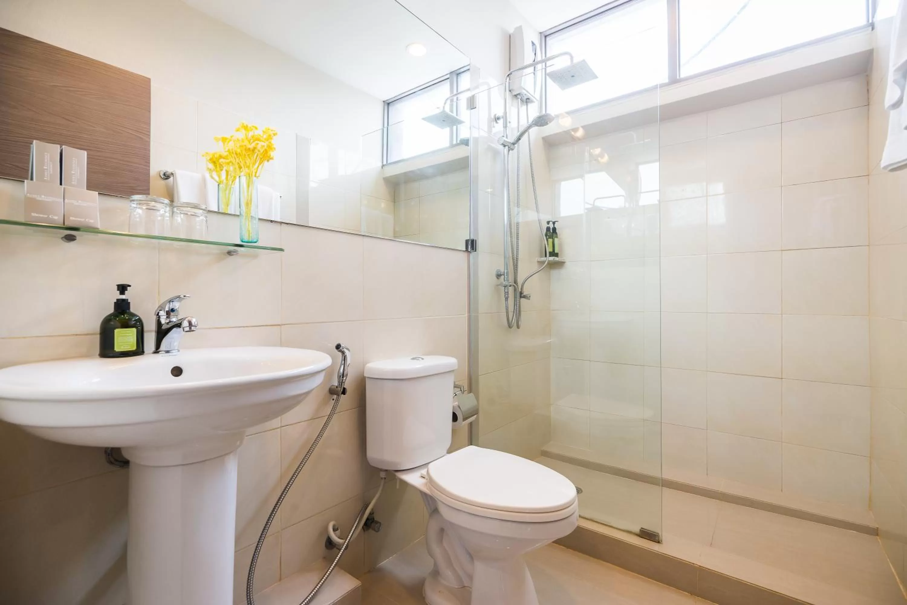 Bathroom in Asoke Residence Sukhumvit by UHG