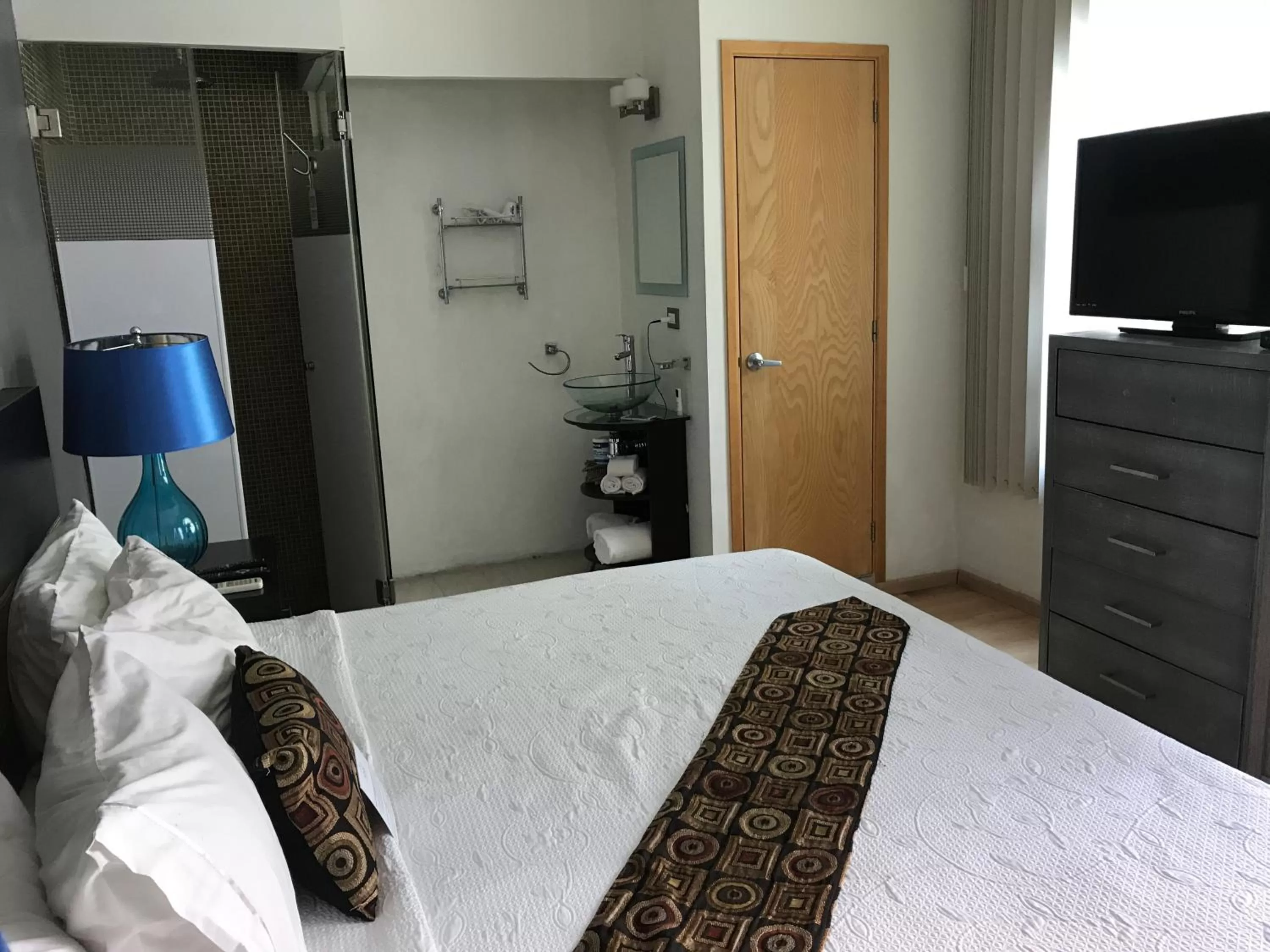 TV/Entertainment Center in Casa Monraz Hotel Boutique