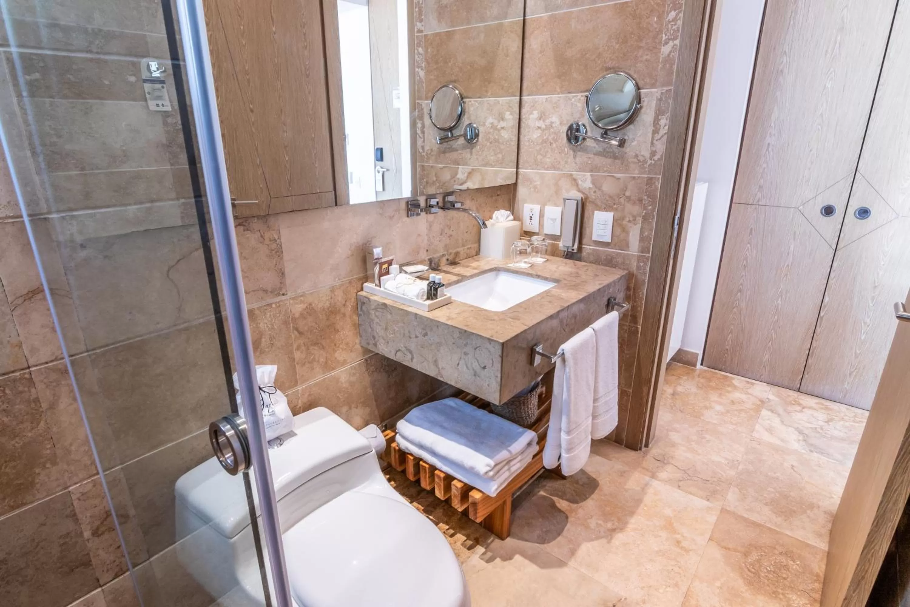 Shower in GHL Arsenal Hotel