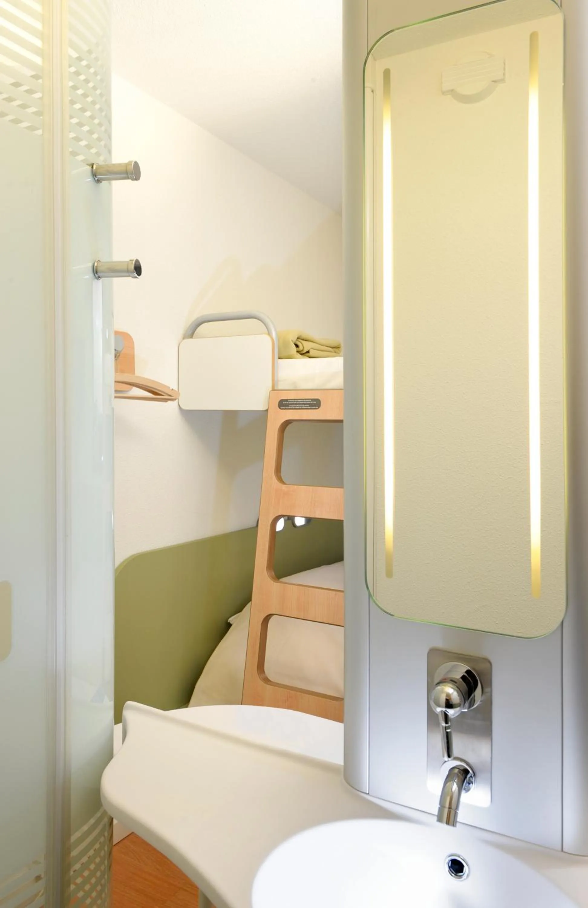 Bathroom, Bed in ibis budget Istres Trigance