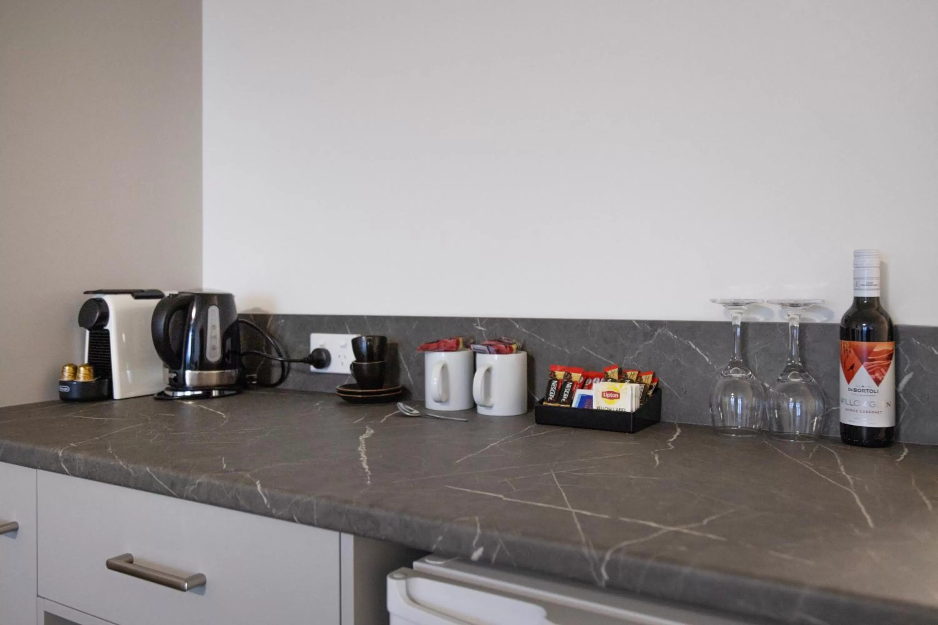 Coffee/tea facilities in Bairnsdale International