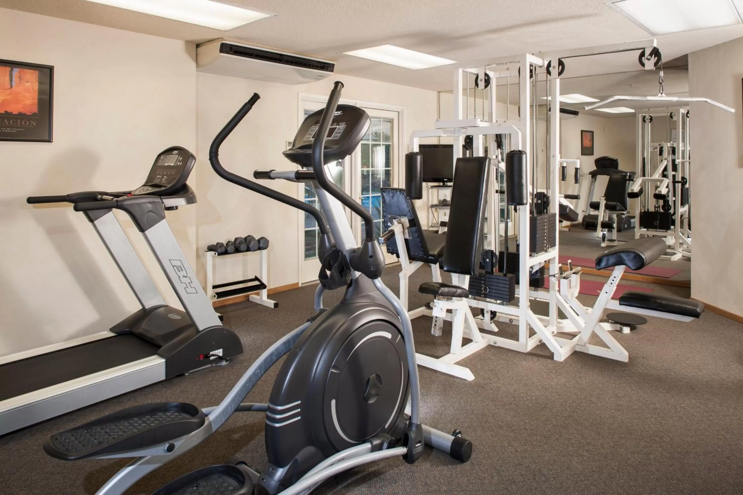 Fitness centre/facilities in Staybridge Suites Monterrey San Pedro by IHG