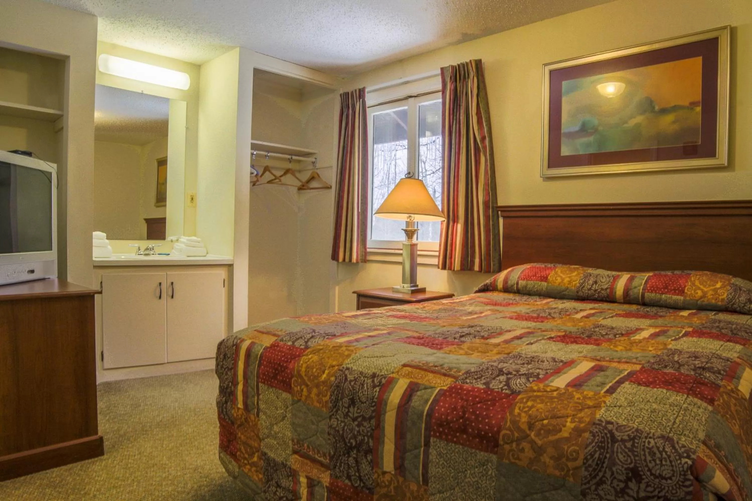 Deluxe Family Room in The Upper Pass Lodge