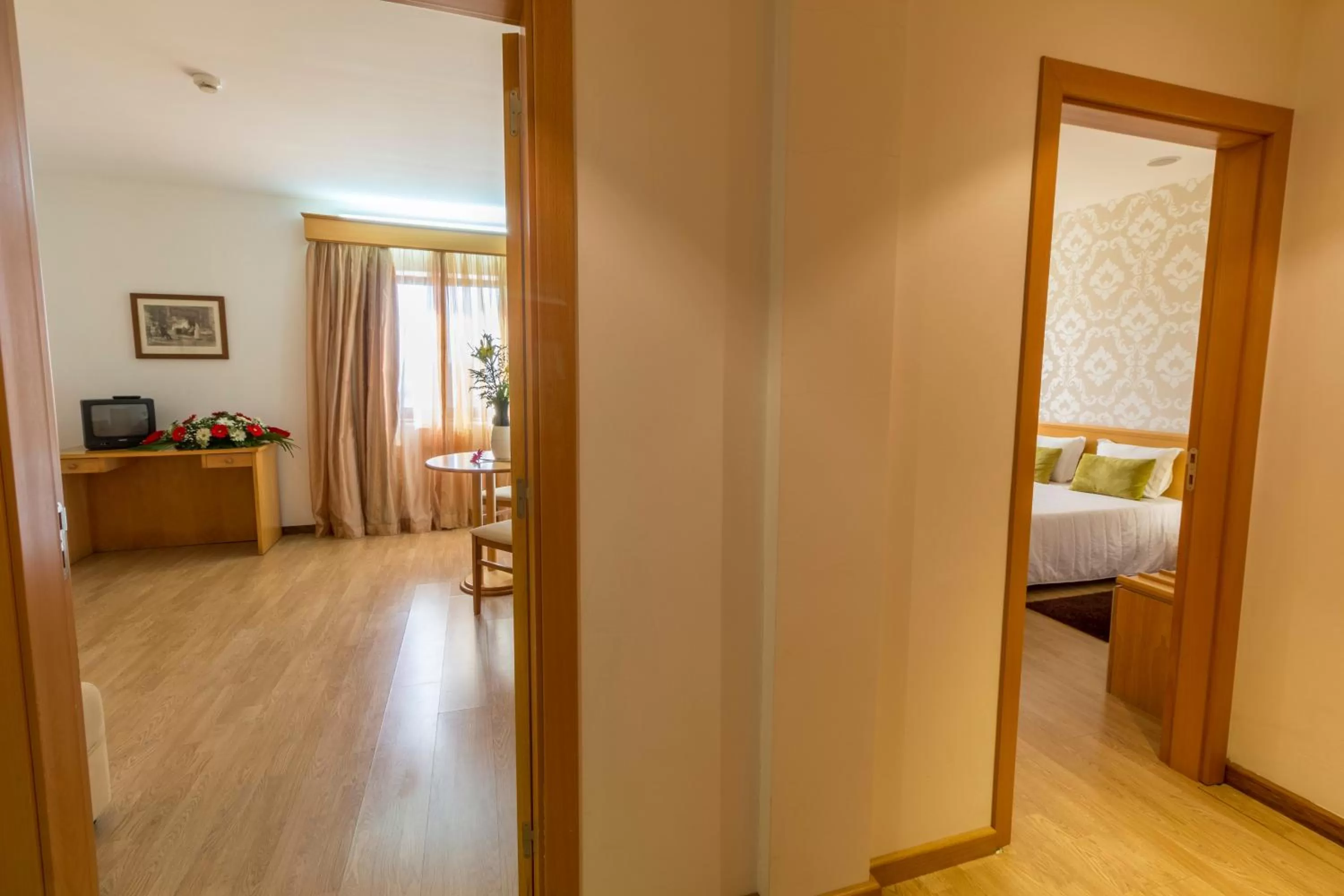 Living room, Bed in Hotel Eurosol Alcanena