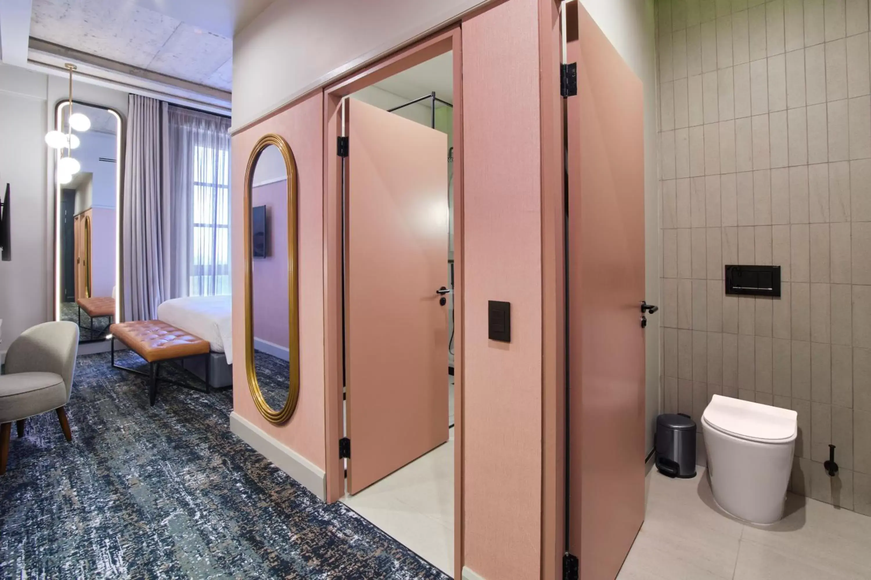 Standard Twin Room with Walk-In Shower in voco Johannesburg Rosebank an IHG Hotel Standard Twin Room with Walk-In Shower in voco Johannesburg Rosebank an IHG Hotel